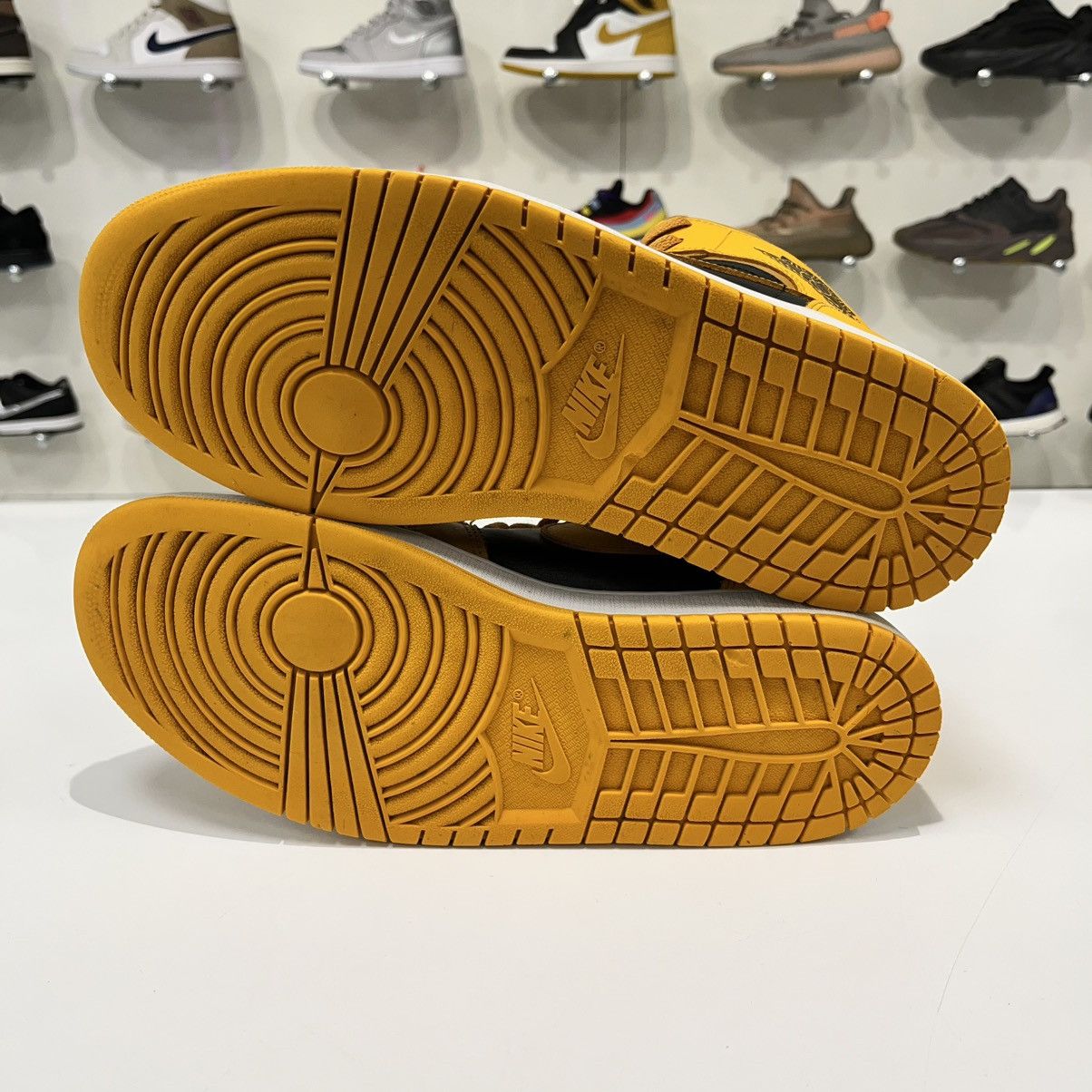 Nike Air Jordan 1 Mid Chutney Taxi (W) Size US 12 / IT 42 - 11 Thumbnail