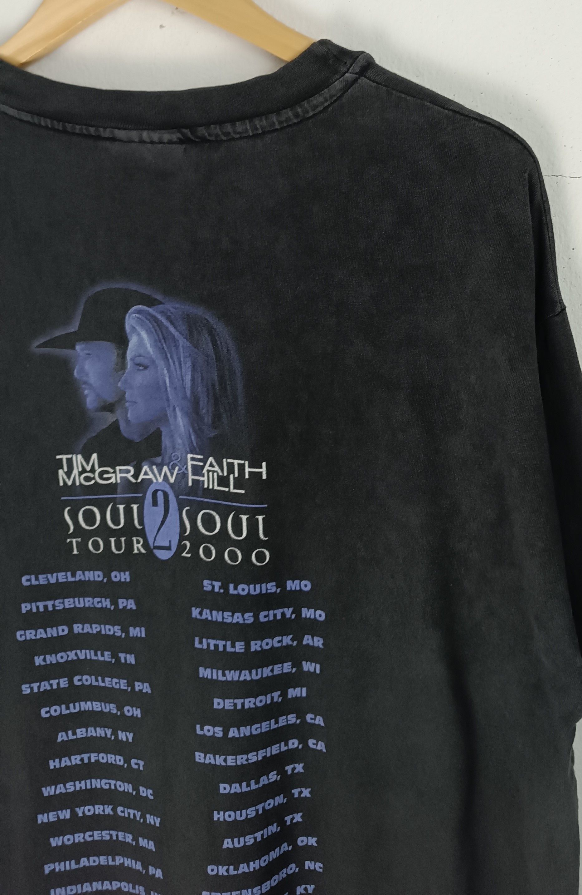Vintage RARE🔥VINTAGE 2000's FADED FAITH HILL & TIM MCGRAW TOUR TEES Size US L / EU 52-54 / 3 - 13 Thumbnail