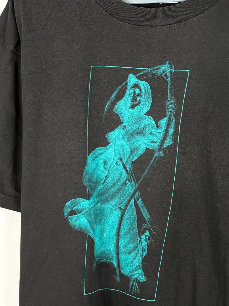 Expert Horror × Vintage Vintage 90s Discworld Terry Pratchett Comic Book Tshirt Size US XL / EU 56 / 4 - 5 Thumbnail