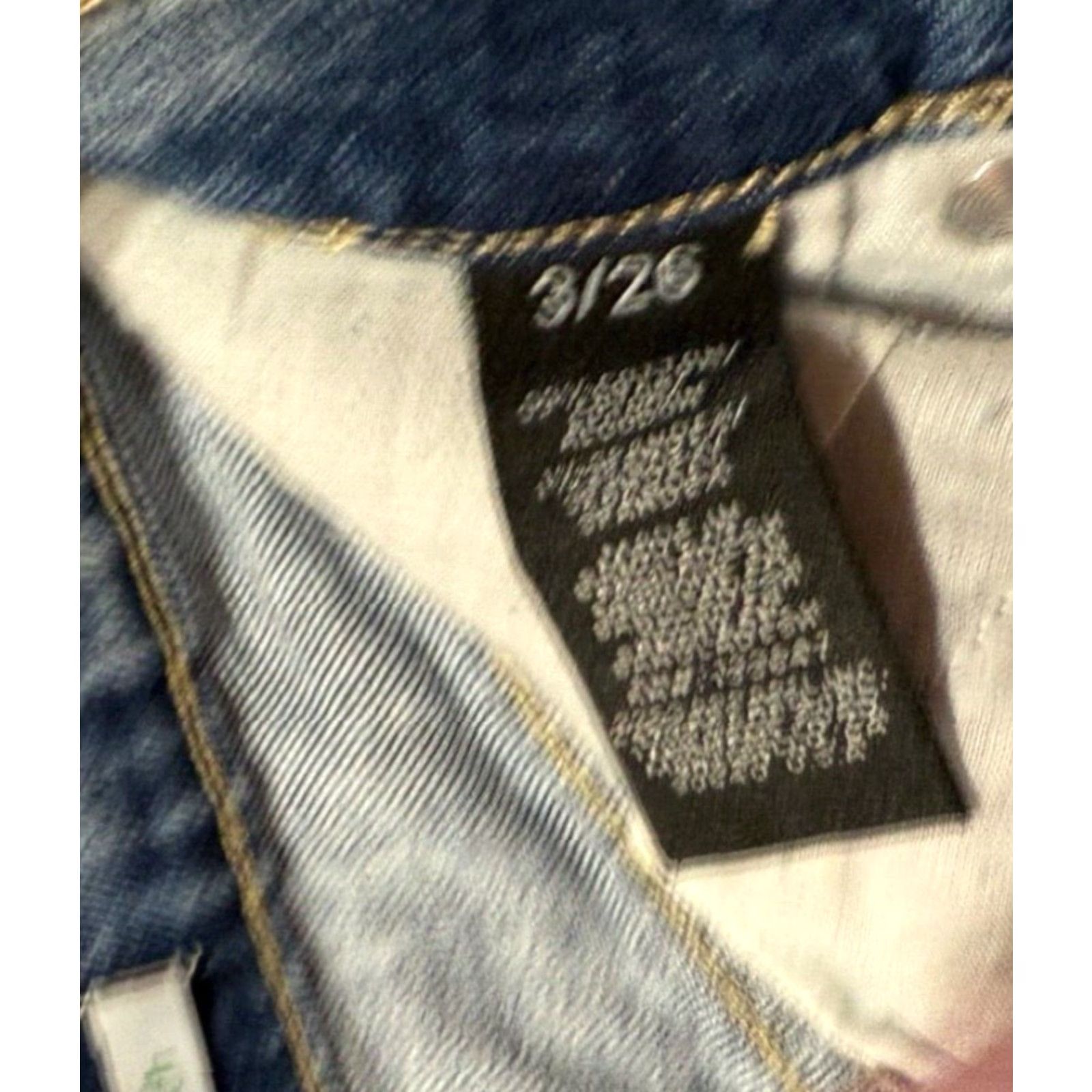 Vintage REgeneration Women's Shorts Size 3 Blue Denim 3/26 Cut Off Distress Button Fly Size 26" / US 2 / IT 38 - 3 Thumbnail