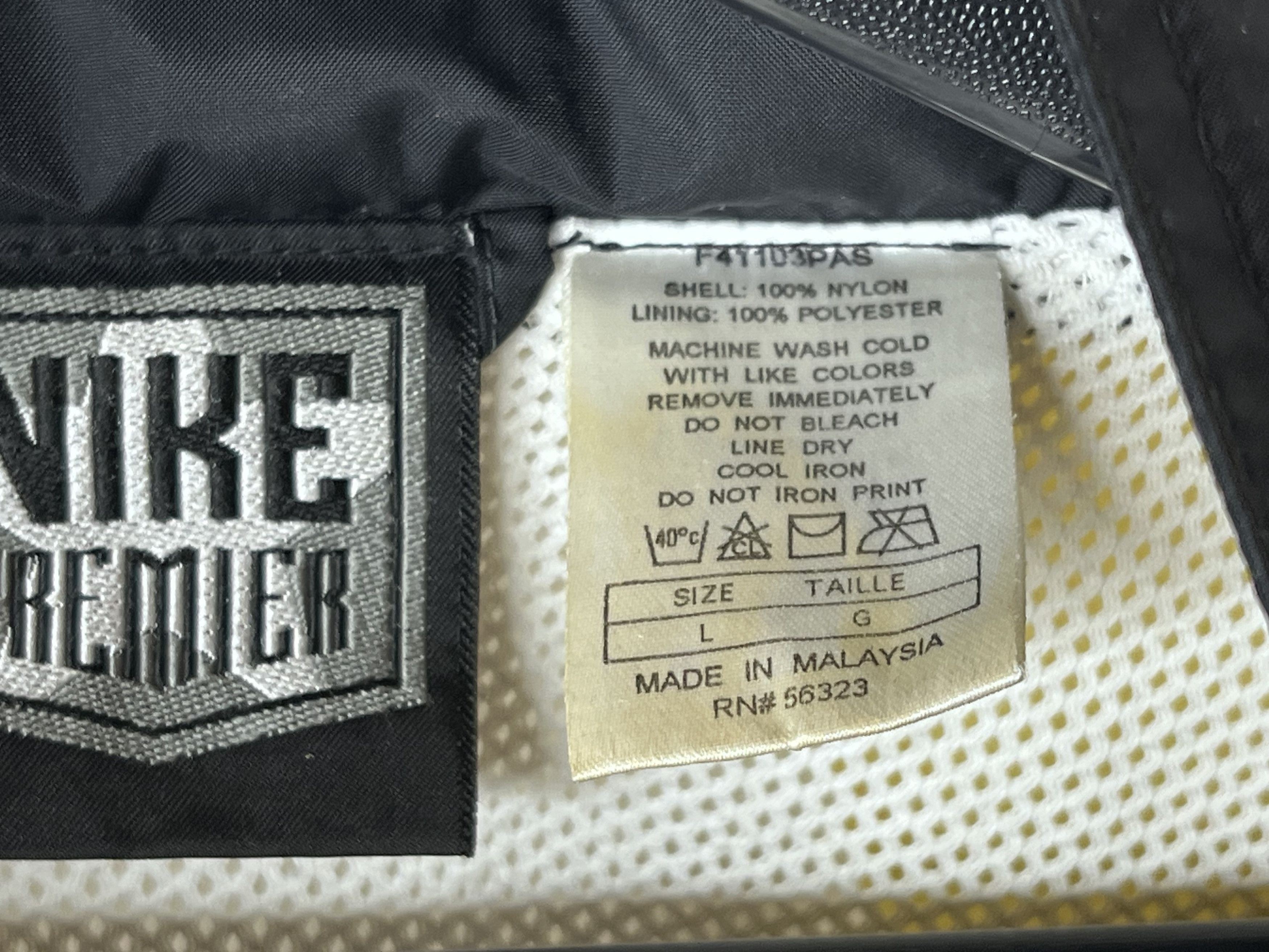 Adidas BORUSSIA DORTMUND 1994-95 NIKE PREMIER RAIN JACKET FOOTBALL Size US M / EU 48-50 / 2 - 7 Thumbnail