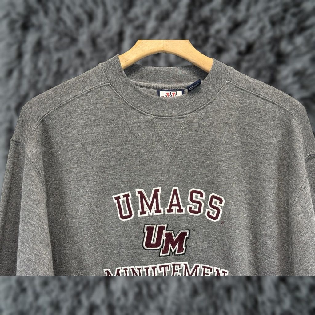 Vintage UMASS Minutemen Sweatshirt Men’s M Grey Crew Neck Varsity Athletic Graphic Sports Pullover Shirt Mens Size US M / EU 48-50 / 2 - 1 Thumbnail