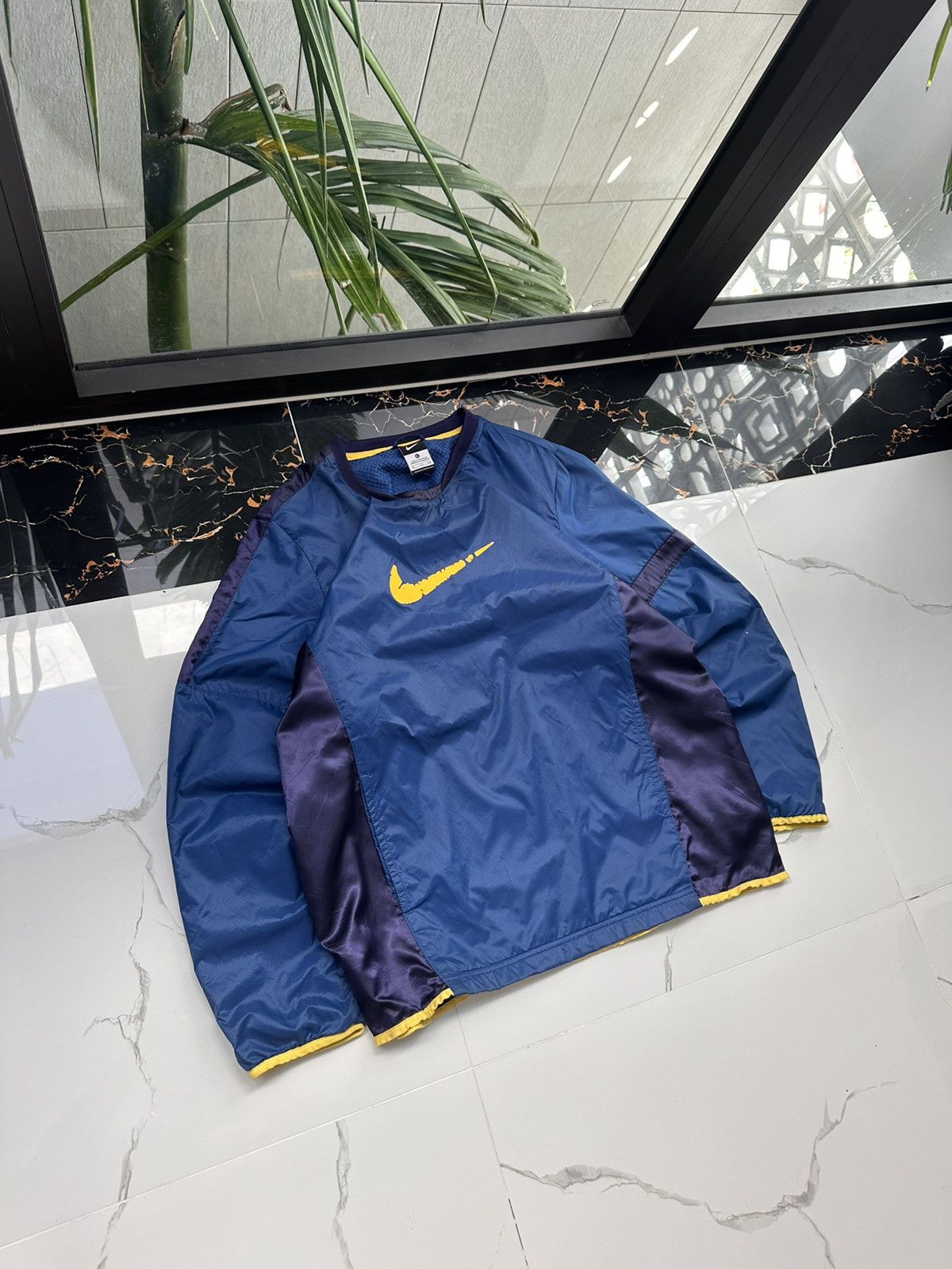 Nike × Vintage NIKE VINTAGE BIG SWOOSH NYLON LIGHT JACKET Size US L / EU 52-54 / 3 - 1 Thumbnail