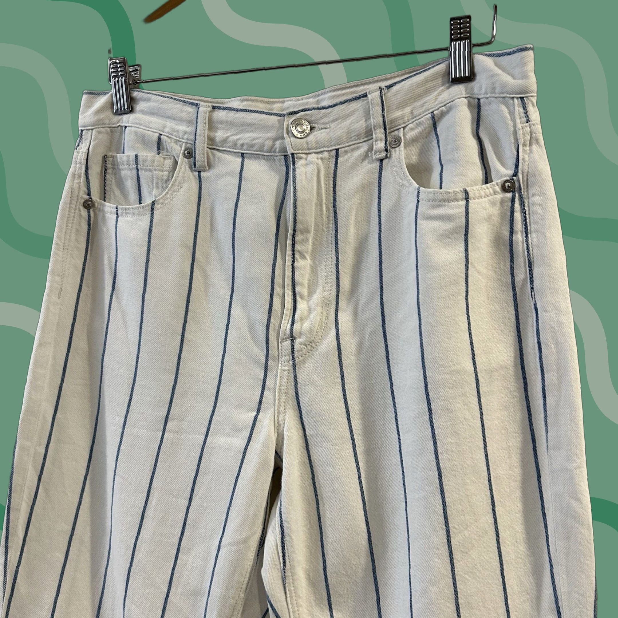 American Eagle Outfitters VINTAGE American Eagle Denim Jeans Womens 10 Blue White Pinstriped High Rise 5-Pocket Regular Inseam 25in Shoes Pockets Logo Shirt/Jeans? Size 32" / US 10 / IT 46 - 1 Thumbnail
