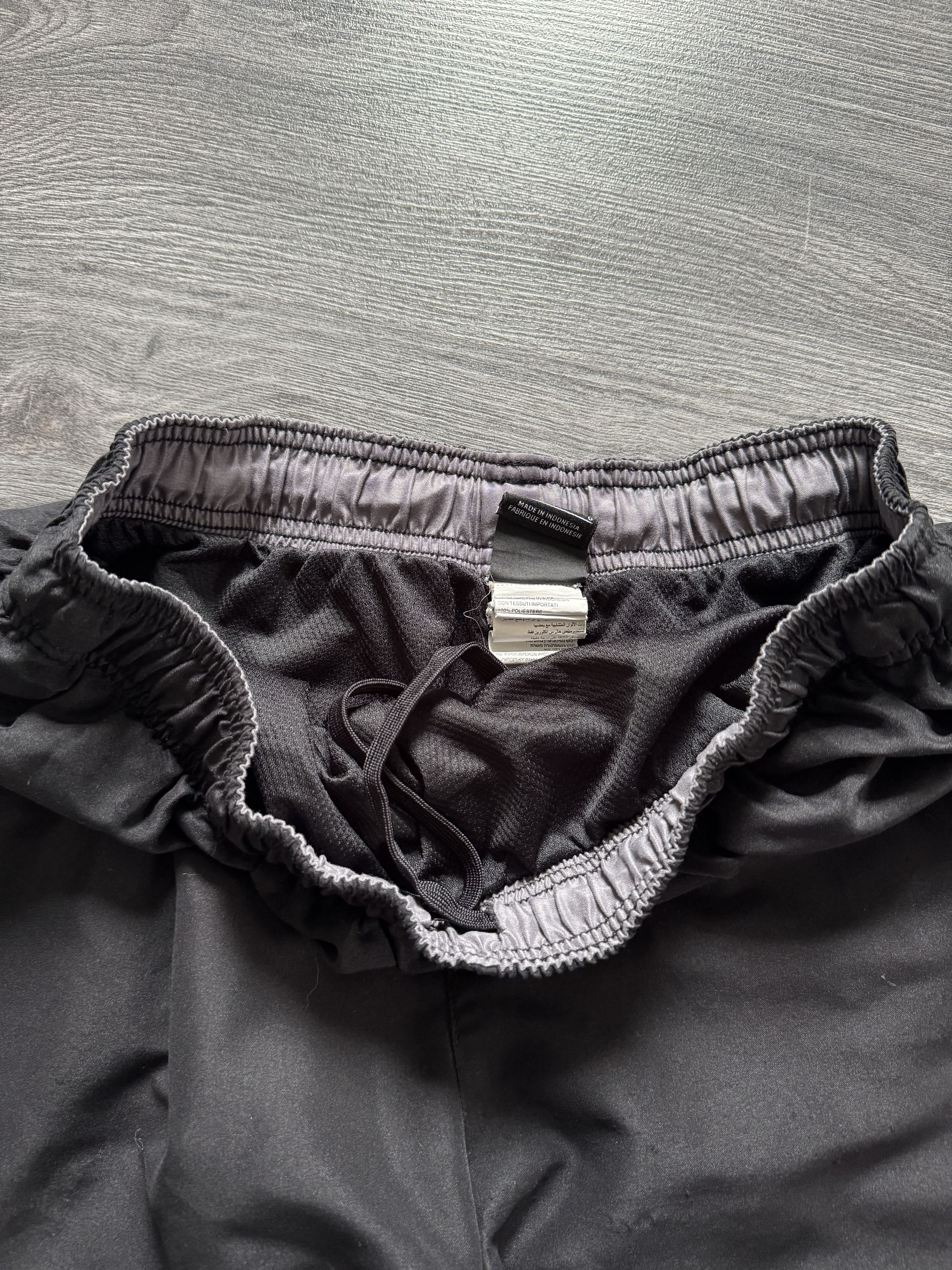 Nike Nike black shorts streetwear swoosh casual y2k size L Size US 34 / EU 50 - 6 Thumbnail