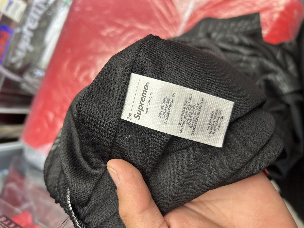 Supreme Supreme 30 year of dedication shorts Size US 30 / EU 46 - 8 Thumbnail