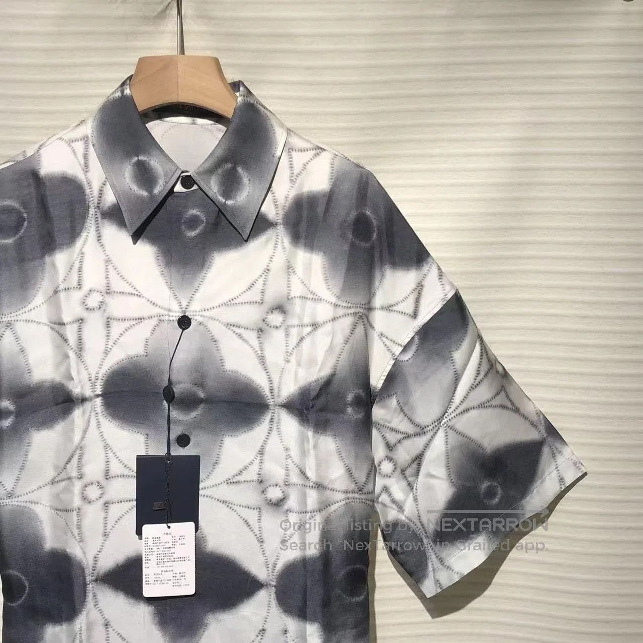 Louis Vuitton LV Monogram Print Short Sleeve XS. Size XS / US 0-2 / IT 36-38 - 3 Thumbnail