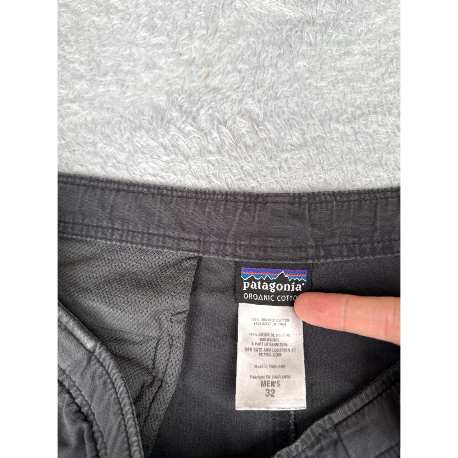 Patagonia Patagonia Shorts Men 32 Black Lightweight Drawstring Cotton 32x13 Chino Casual Wear Summer Beach Outdoors Mens Size US 32 / EU 48 - 7 Thumbnail
