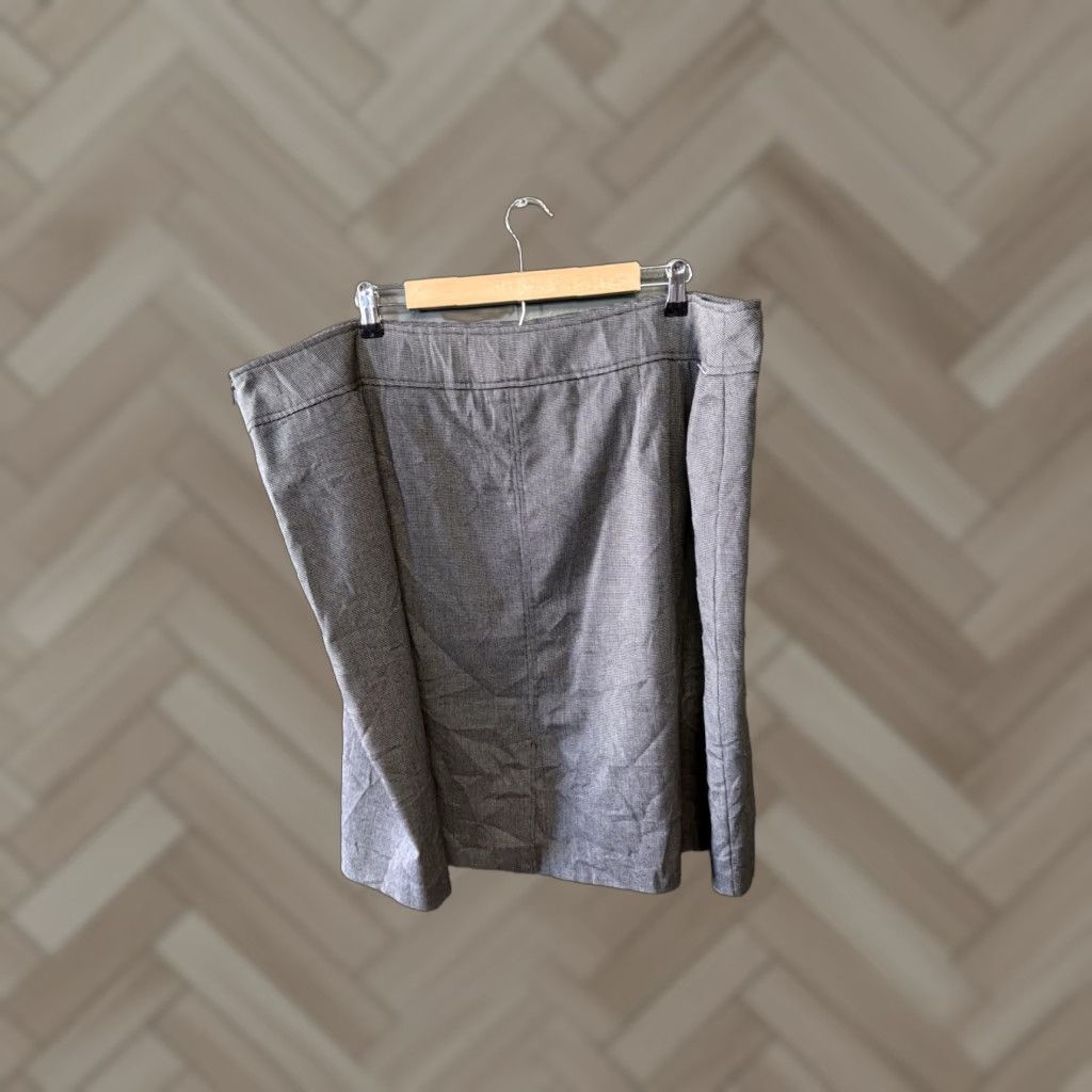 Avenue Avenue Skirt Women Plus Size 24 Gray Pencil Knee Length 23in 24in Waist Womens Size 42" / US 20 - 1 Thumbnail
