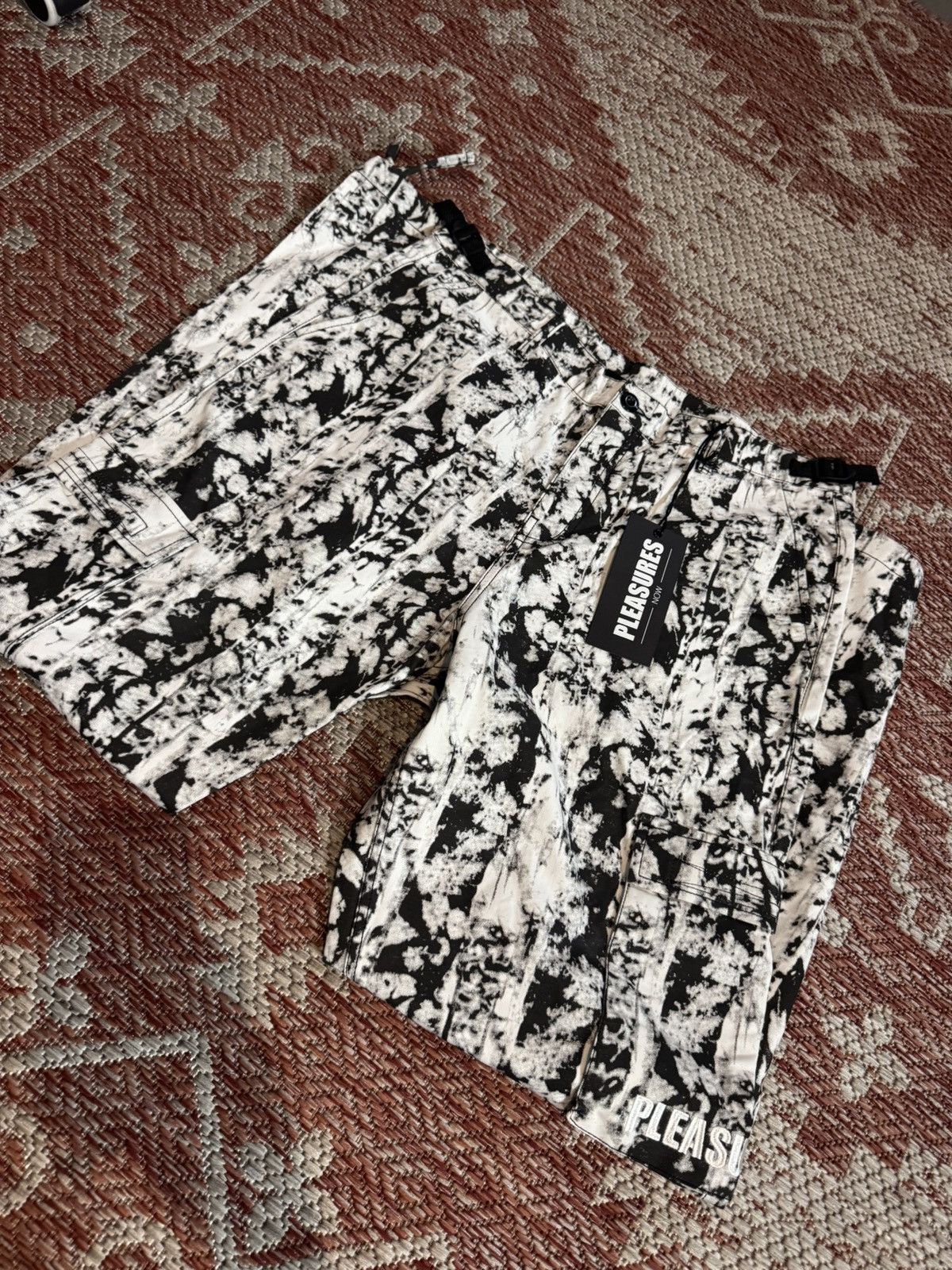 Pleasures Men’s Cargo Pants White and Black Sz 34