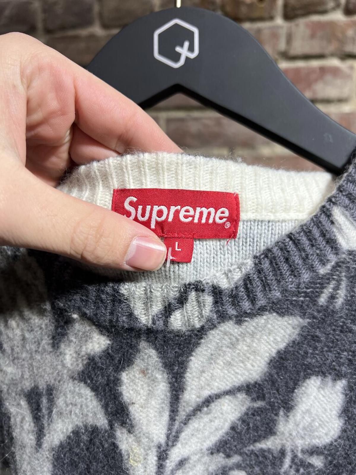 Supreme Supreme Grey Floral Knitted Sweater Sz. L Size ONE SIZE - 3 Thumbnail