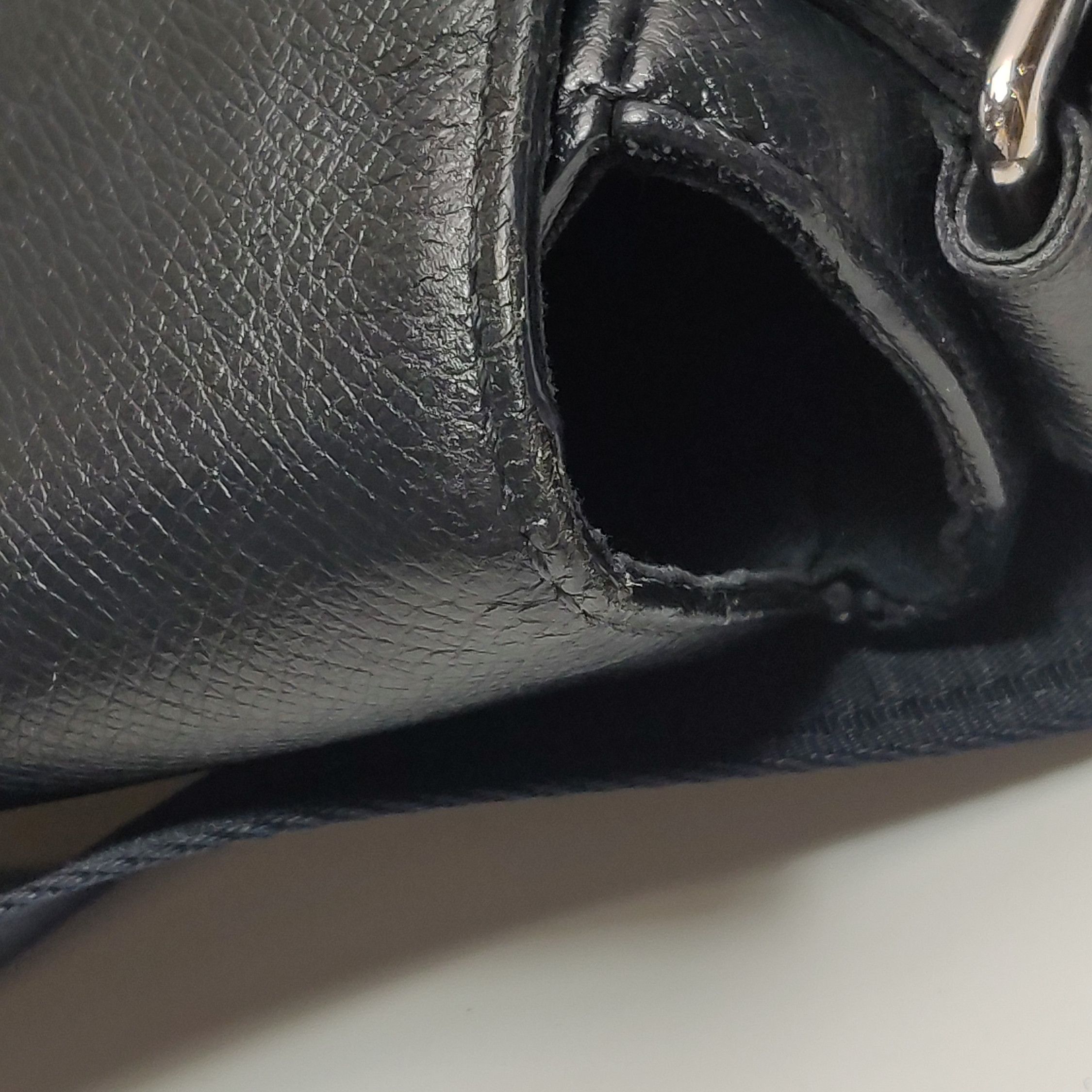 Louis Vuitton Louis Vuitton (LV) Roman leather solid color flap crossbody Size ONE SIZE - 8 Thumbnail