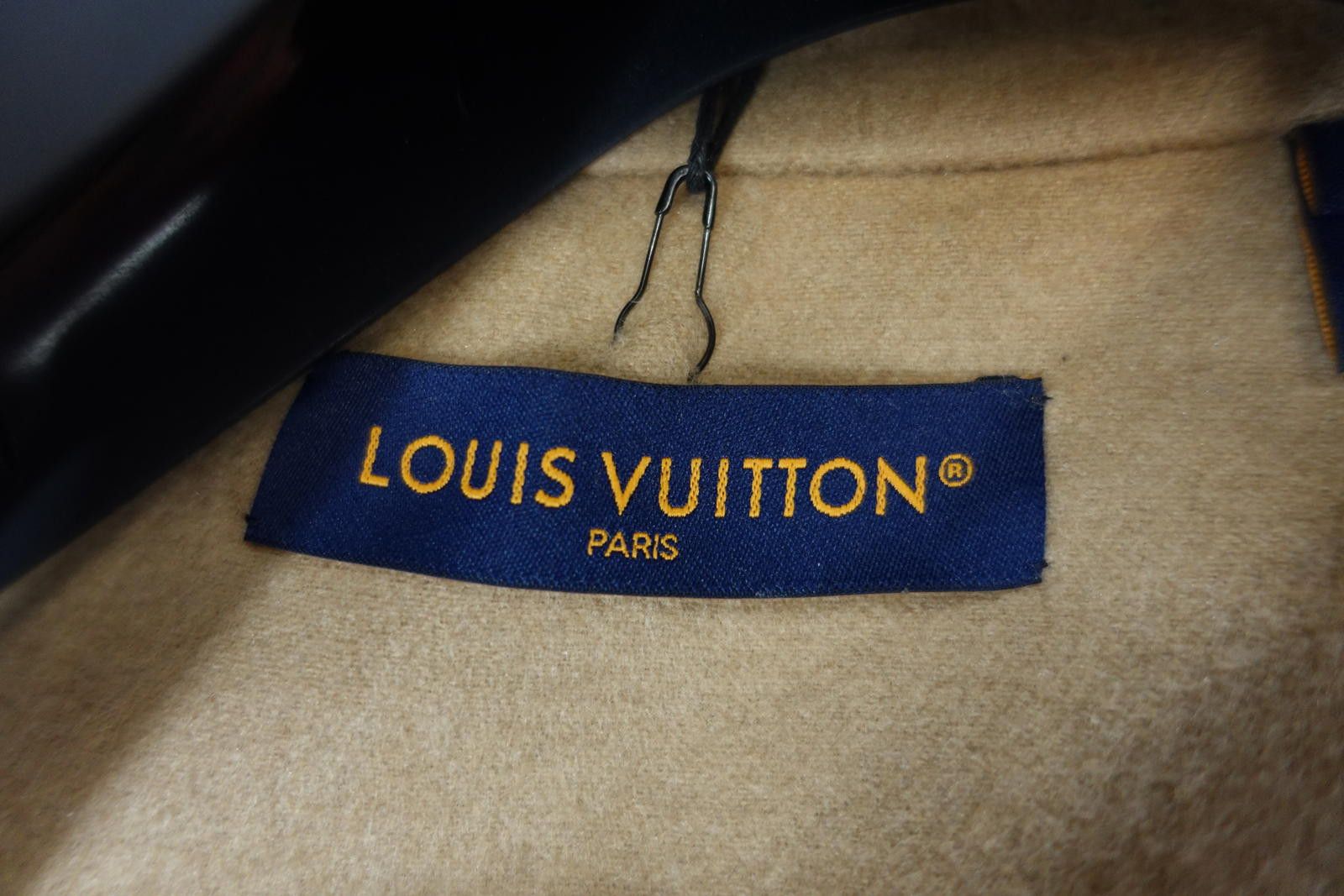 Louis Vuitton Louis Vuitton Monogram Cashmere Overshirt in Beige/Grey Size US L / EU 52-54 / 3 - 8 Thumbnail