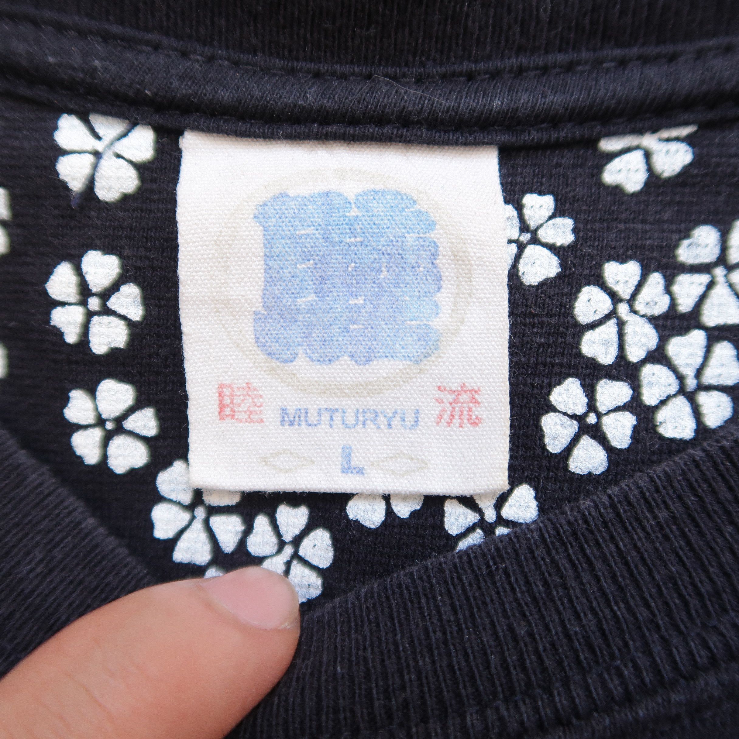 Japanese Brand 1990s Muturyu Japan Kanji Letter Print T-Shirt Size US L / EU 52-54 / 3 - 4 Thumbnail