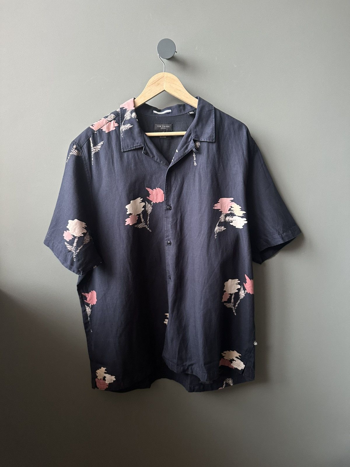 Ted Baker Ted Baker Floral Hawaii Cotton Shirt Size US XL / EU 56 / 4 - 1 Thumbnail