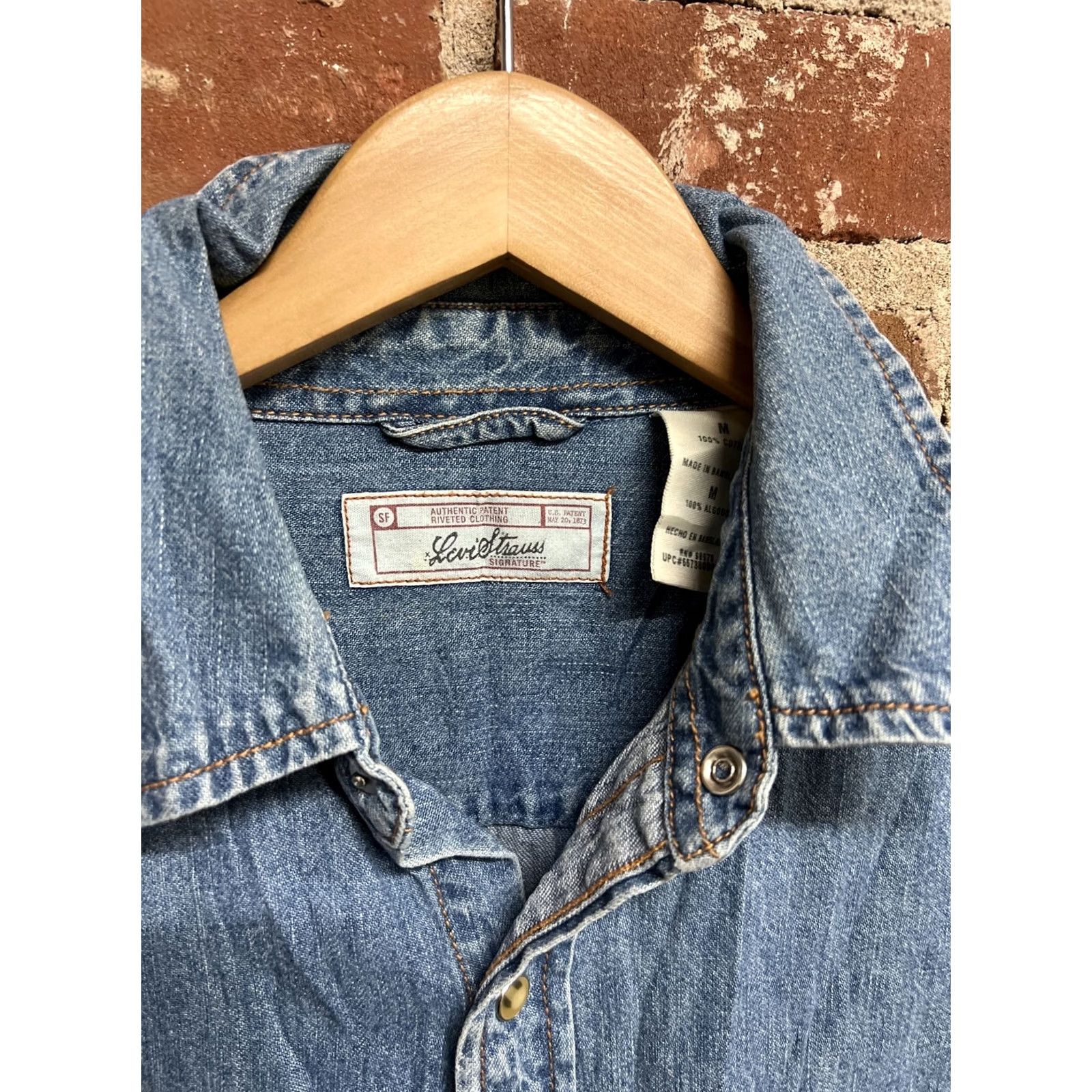 Vintage Levi’s Signature Levi Strauss Shirt Mens Small Blue Denim Pearl Snap T30 Button-Up Tailored Regular Fit 100% Cotton Size US M / EU 48-50 / 2 - 2 Thumbnail