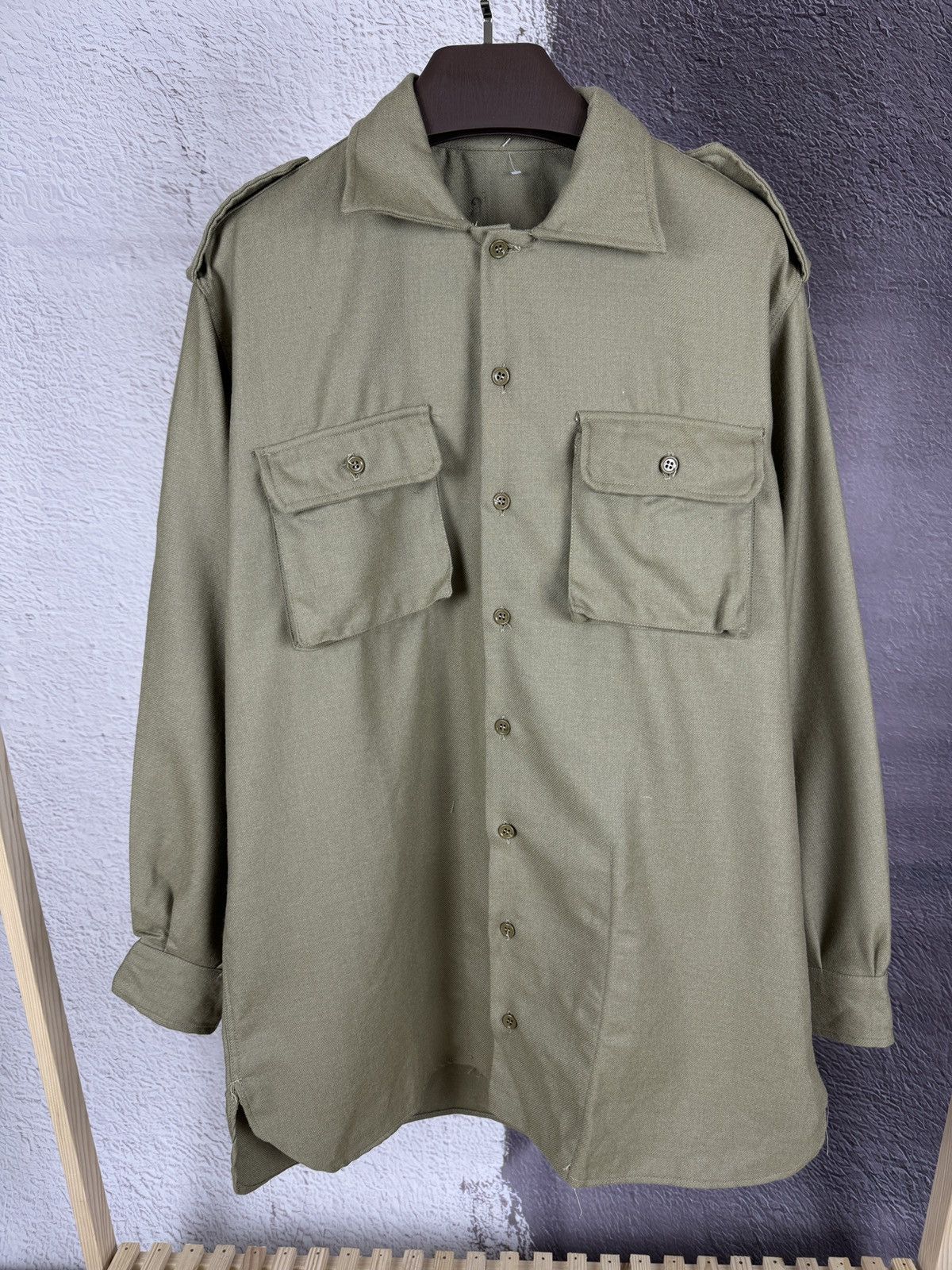 Vintage Vintage 70s Military Utility olive green long sleeve shirt Size US L / EU 52-54 / 3 - 2 Thumbnail