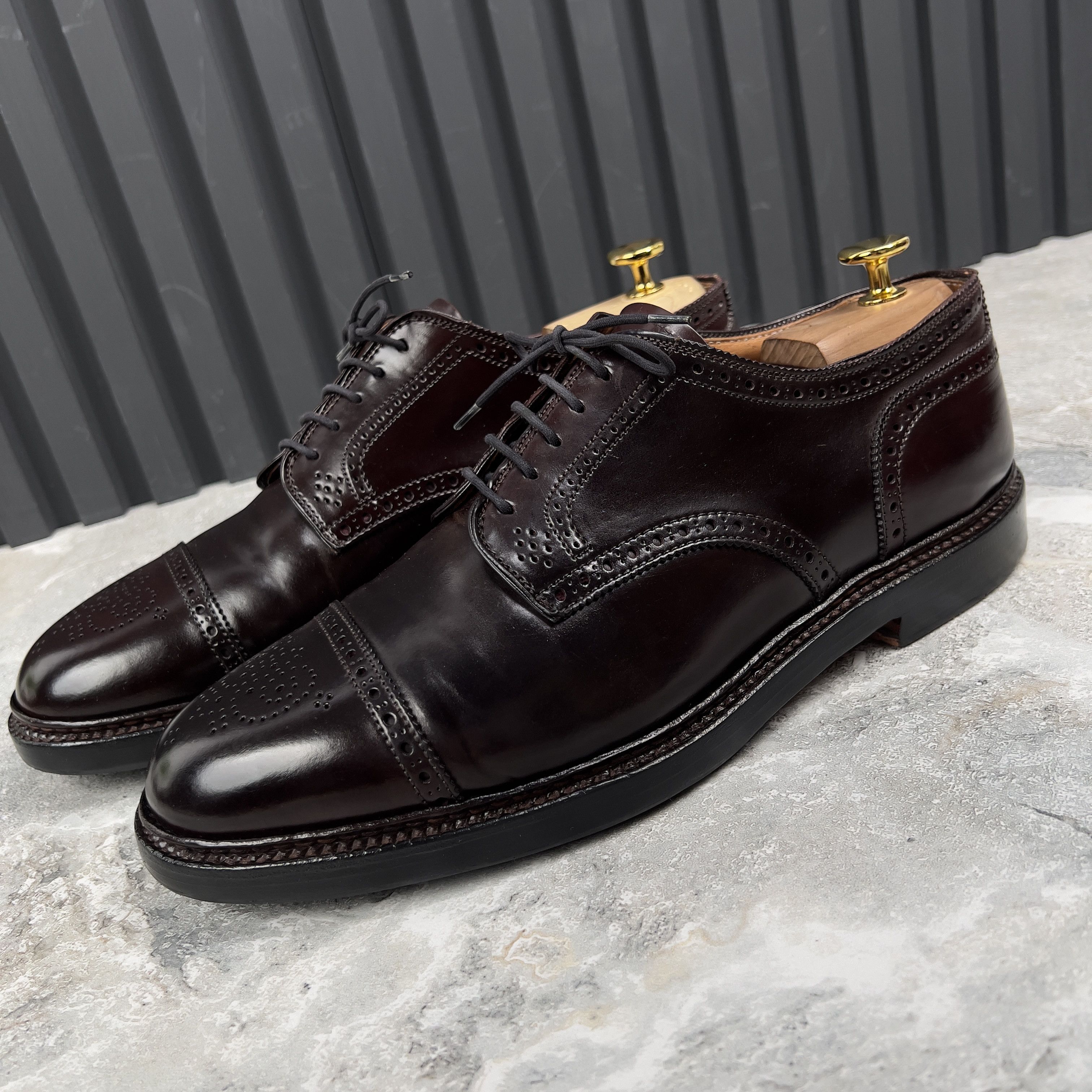 Alden Alden Medallion Cap Toe Full Brogues Derby Shell Cordovan Size US 9.5 / EU 42-43 - 1 Thumbnail