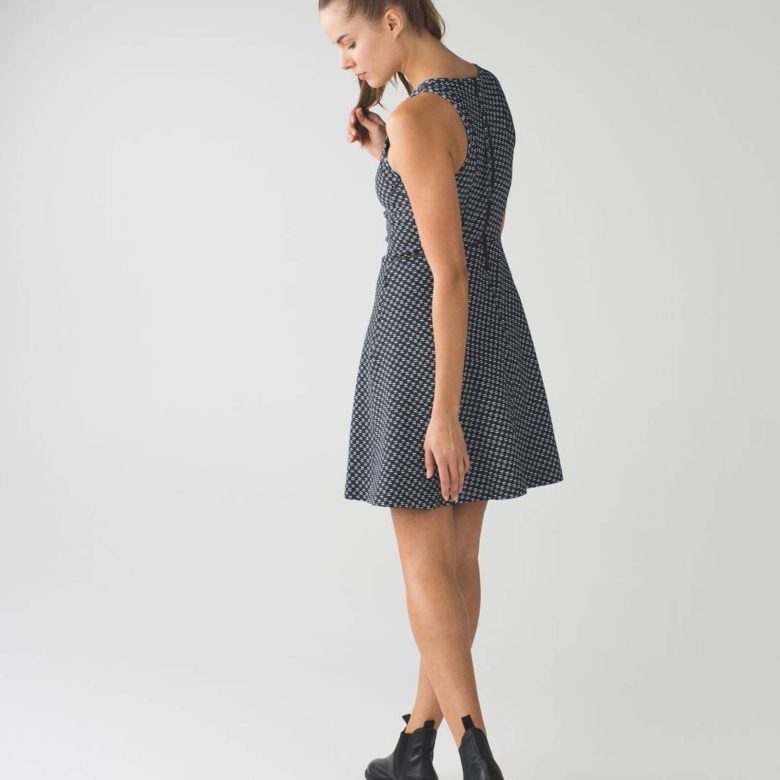 Lululemon Lululemon &go 'Til Dawn Dress size 6 Size M / US 6-8 / IT 42-44 - 2 Thumbnail