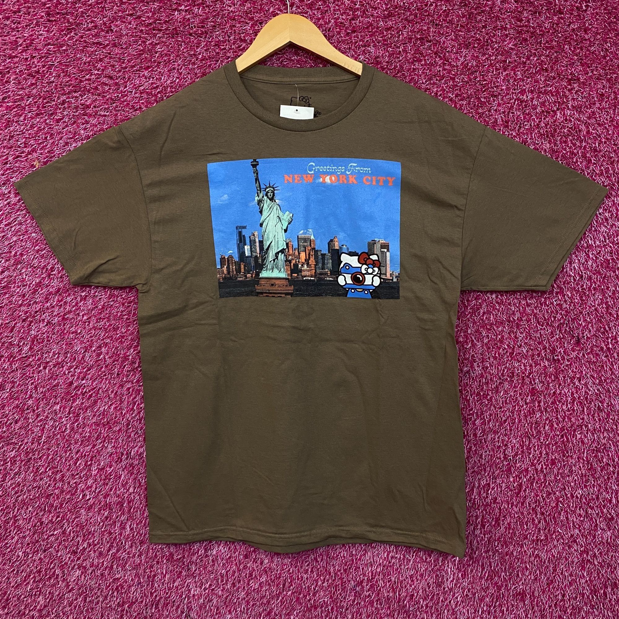 Disney Sanrio Hello Kitty "Greetings From New York City" Graphic T- Size US M / EU 48-50 / 2 - 1 Thumbnail