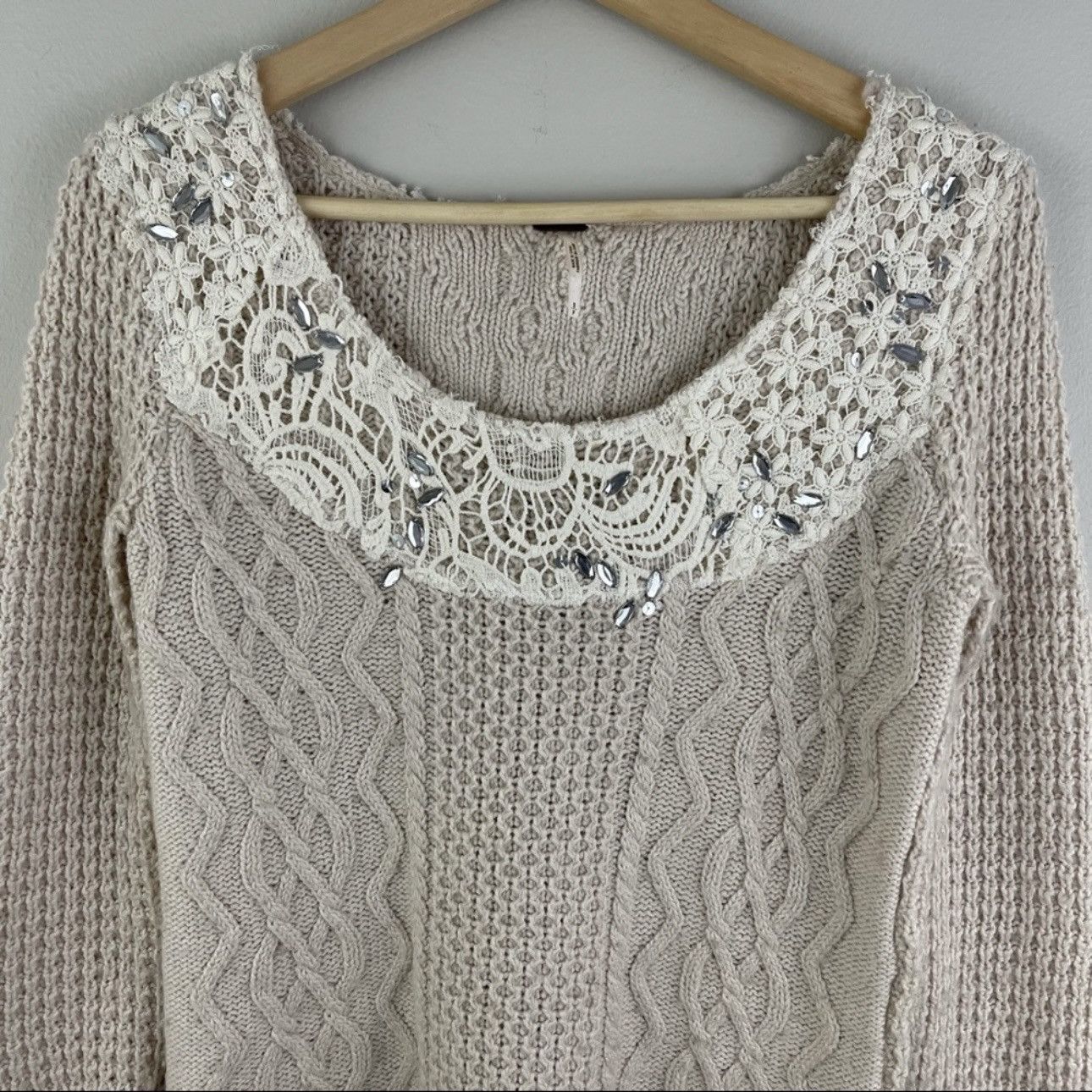 Free People FREE PEOPLE Ivory Creme Aurora Jewel Knit Sweater Size S / US 4 / IT 40 - 3 Thumbnail