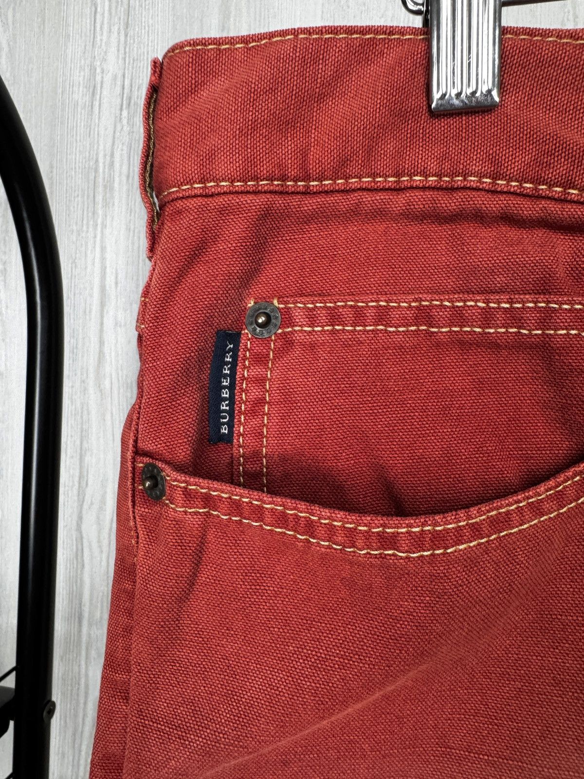Burberry Burberry London brick red cotton cargo nova check shorts Size US 38 / EU 54 - 7 Thumbnail