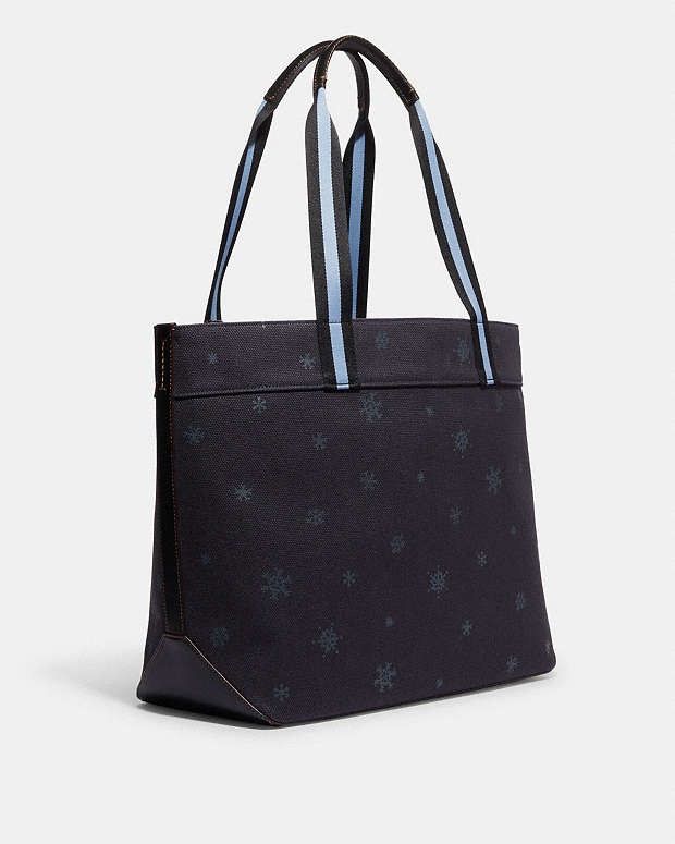 Coach NWT Coach CE632 X Peanuts Large Tote 38 With Snoopy Ski Size ONE SIZE - 2 Thumbnail