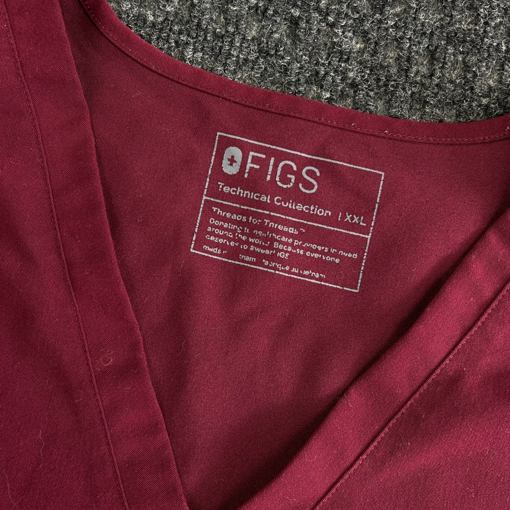 Vintage FIGS Scrub Top Shirt Womens 2XL Maroon Solid Medical 3 Pocket FW1100 Casma V2XL Womens Size XXL / US 16-18 / IT 52-54 - 2 Thumbnail