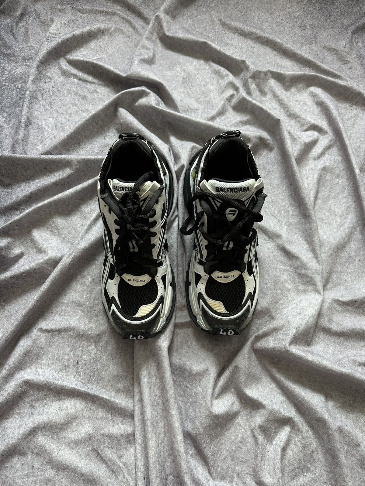 Balenciaga Balenciaga Runner White / Black Sneakers Shoes Size US 7 / EU 40 - 6 Thumbnail