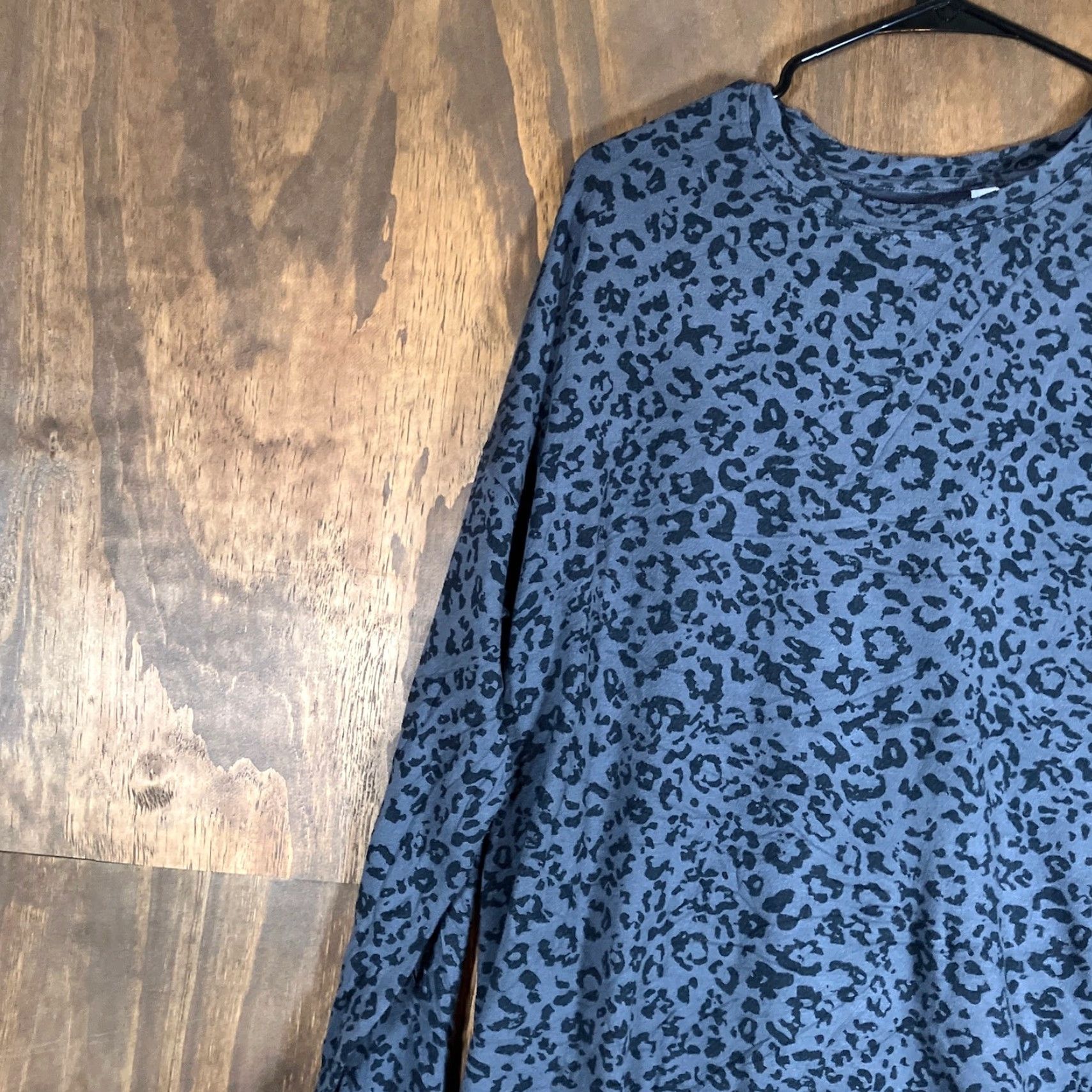 Athleta Athleta Womens Sweatshirt Gray Pure Luxe Leopard Crew Neck Pullover S Stretch Regular Long Sleeve Casual Lounge Athleisure Womens Size S / US 4 / IT 40 - 4 Thumbnail
