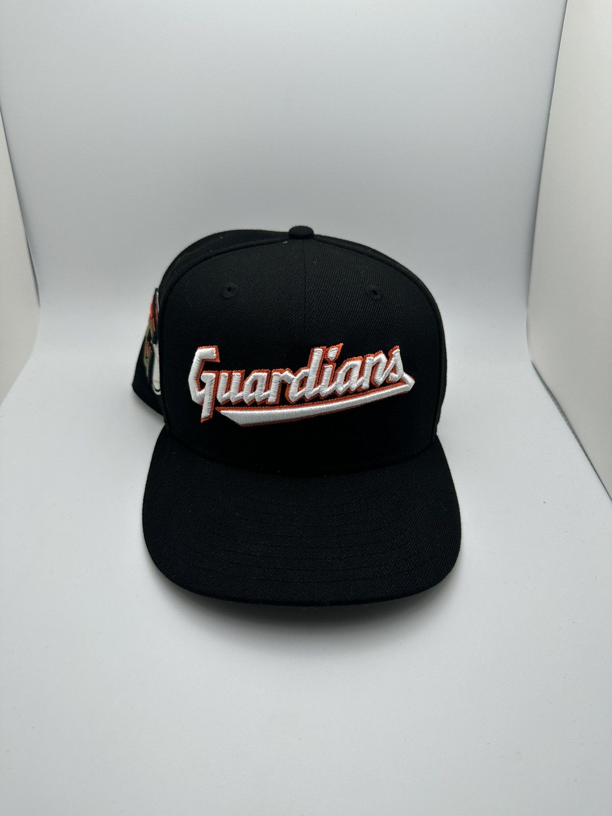 Hat Club × Lids × New Era Cleveland Guardians Fitted 7 3/8 Size ONE SIZE - 1 Thumbnail