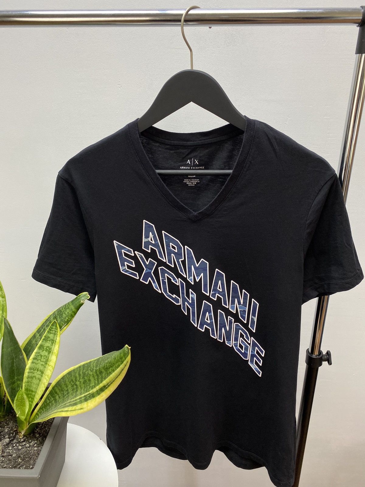 Giorgio Armani Armani Exchange Big Logo V Neck T Shirt Size US M / EU 48-50 / 2 - 4 Thumbnail