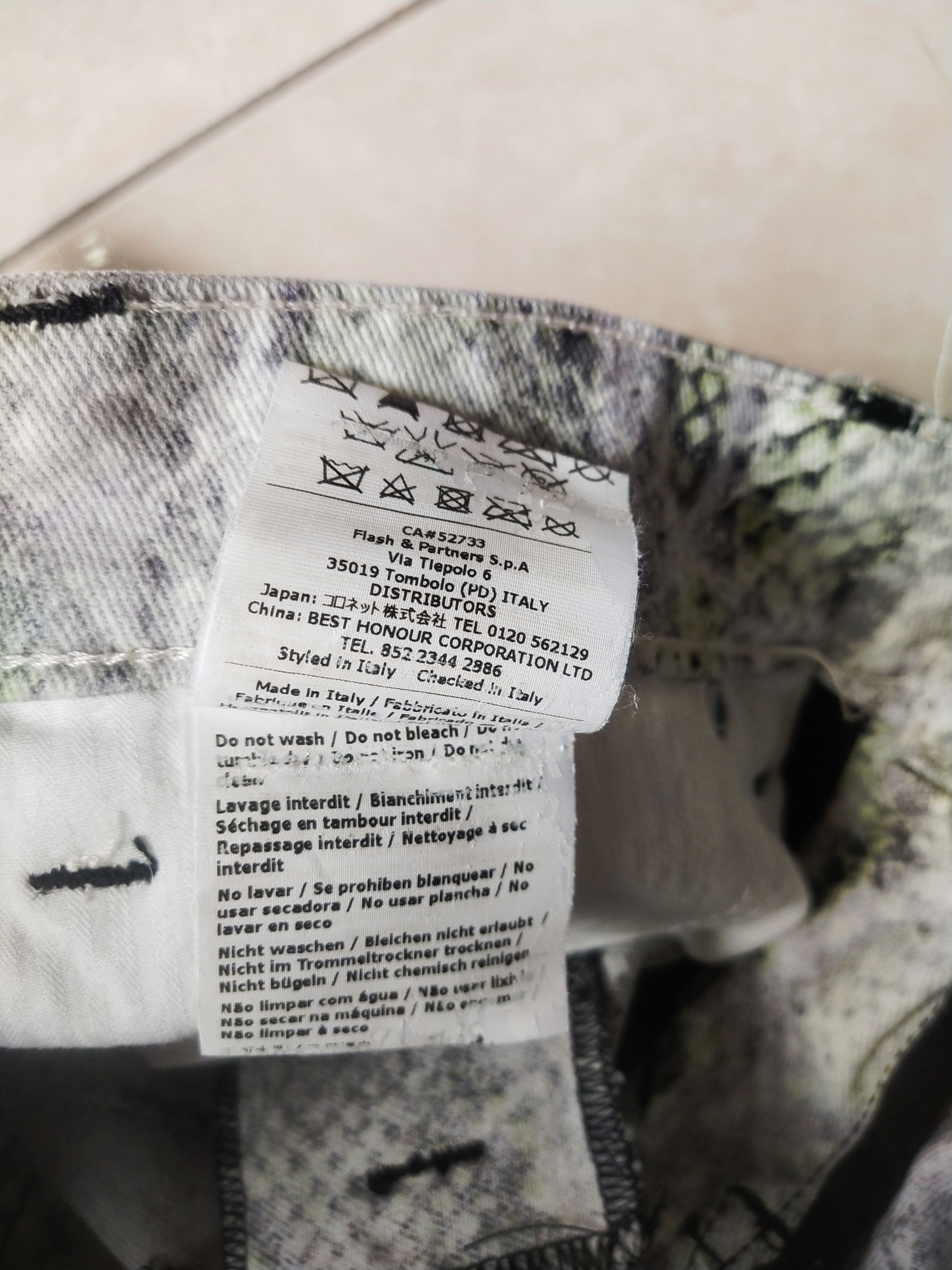 Hysteric Glamour 2000s RA-RE Italy Snakeskin Print Denim Shorts Archive Size 28" / US 6 / IT 42 - 8 Thumbnail