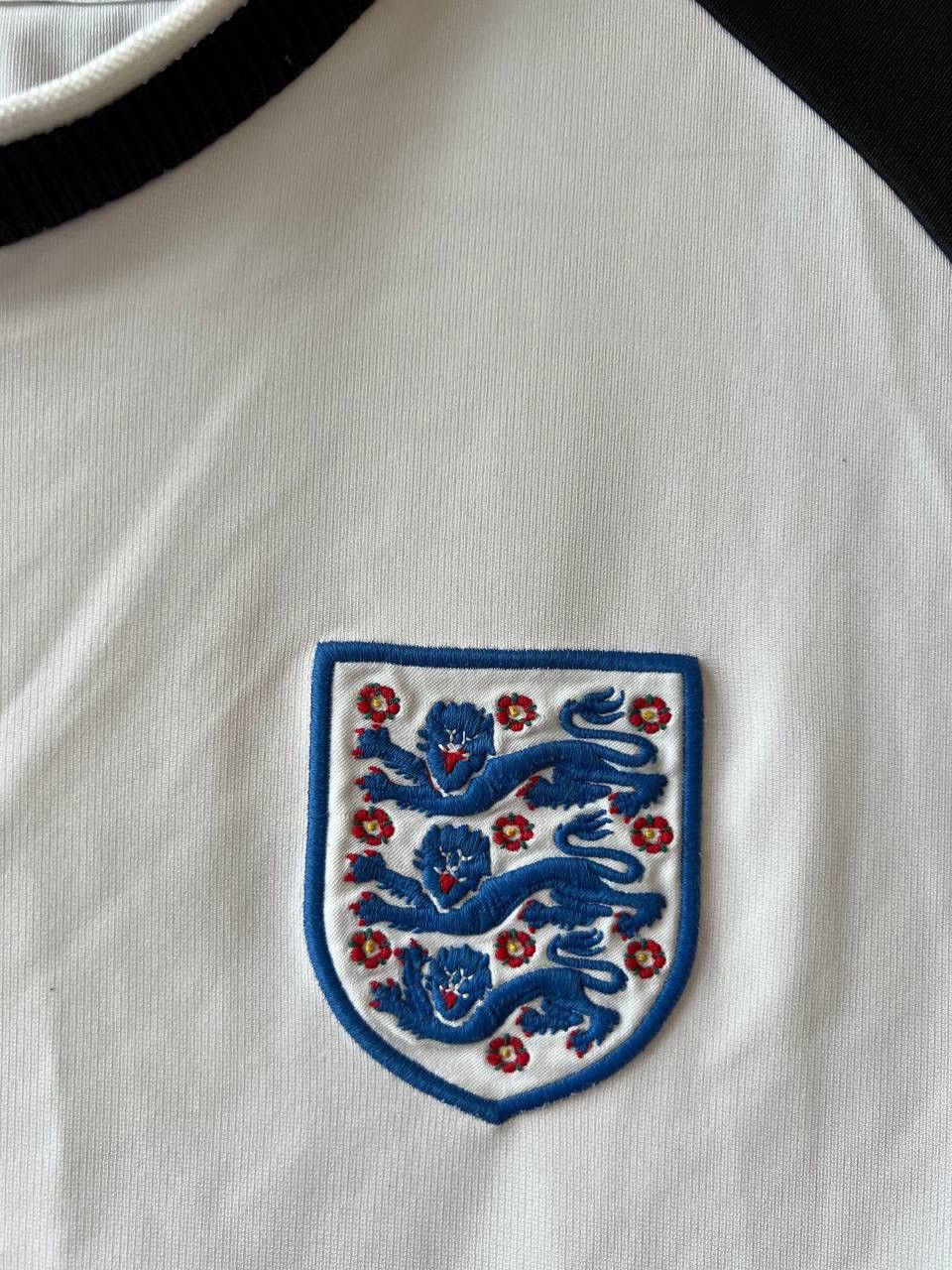 Umbro 2009/10 ENGLAND TEAM TRAINING SOCCER FOOTBALL JERSEY VEST XL Size US XL / EU 56 / 4 - 5 Thumbnail