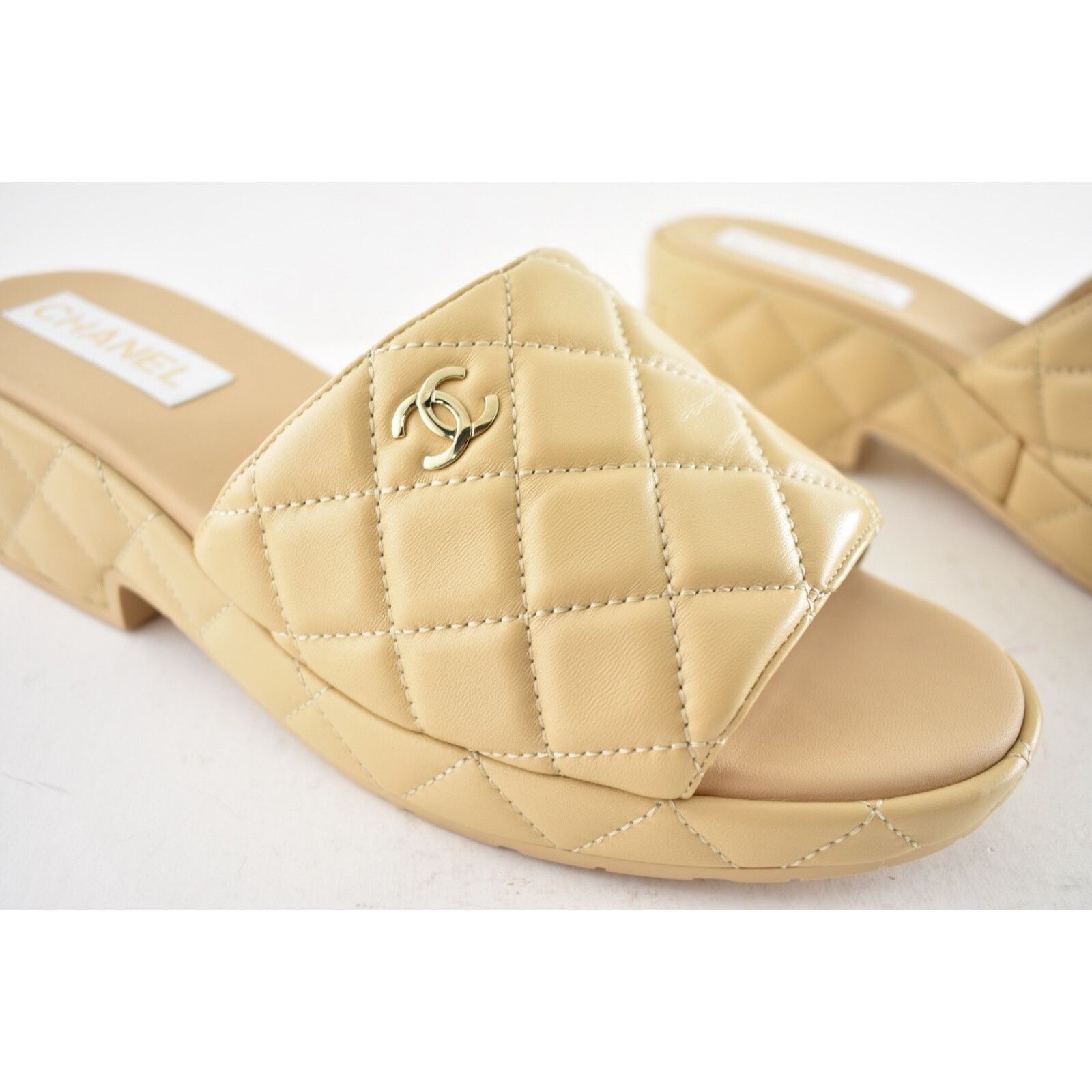 Chanel Chanel 23C Beige Lambskin Leather Quilted CC Logo Size US 12 / IT 42 - 4 Thumbnail