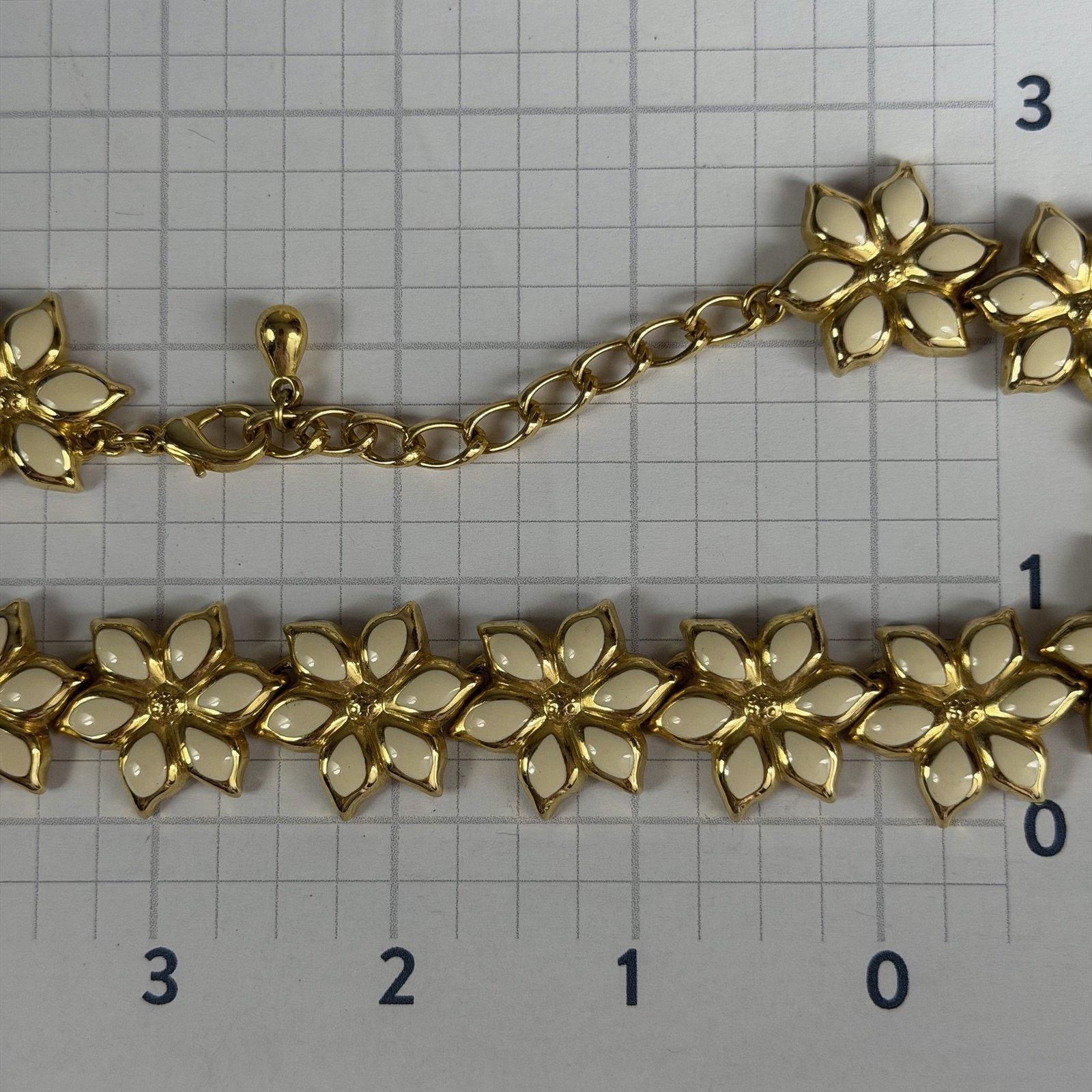 Other Lovely VTG 1980 17" Gold-Tone & Cream Enamel Flower Necklace Size ONE SIZE - 7 Thumbnail