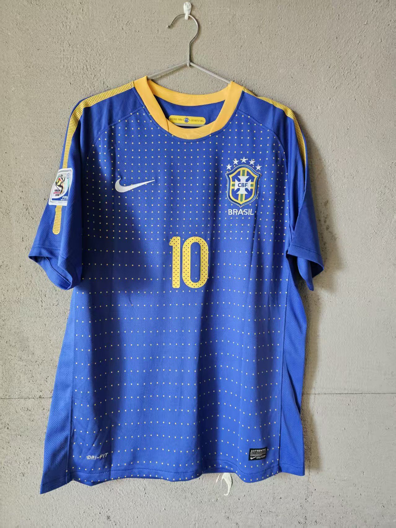 Other 2010 Brazil #10 Kaka Jersey Away Size US L / EU 52-54 / 3 - 2 Thumbnail