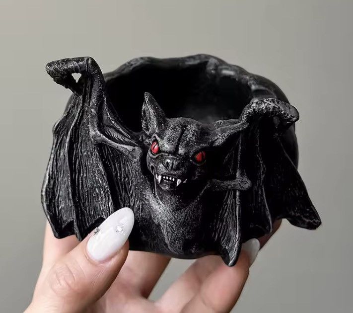Japanese Brand Dracula Bat Ashtray Size ONE SIZE - 1 Thumbnail