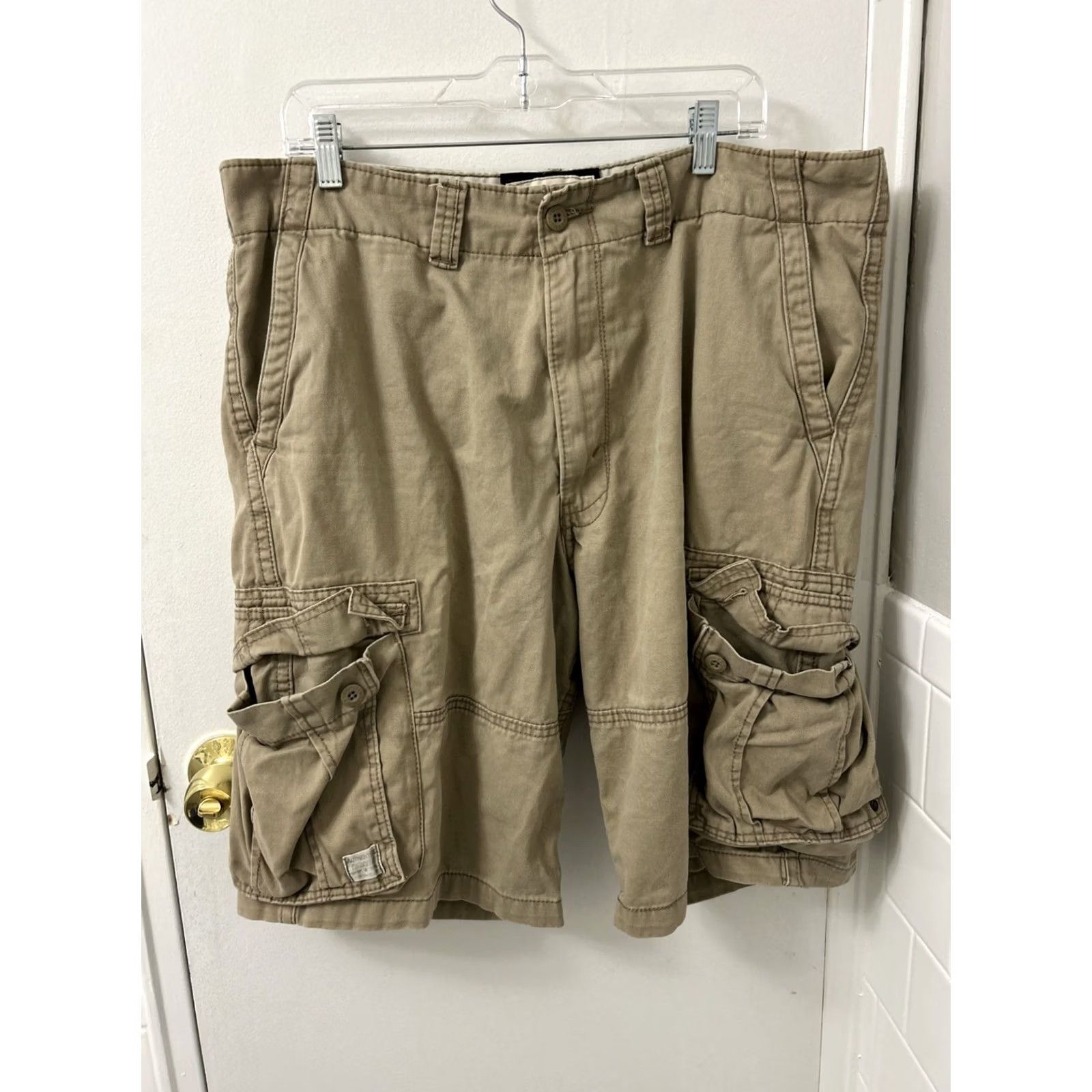 Levi's Levi's Cargo Shorts Mens 38 Brown Canvas Cotton Zip Flat Front Cargo Pocket Shorts Regular Fit Vintage No Size US 38 / EU 54 - 2 Thumbnail