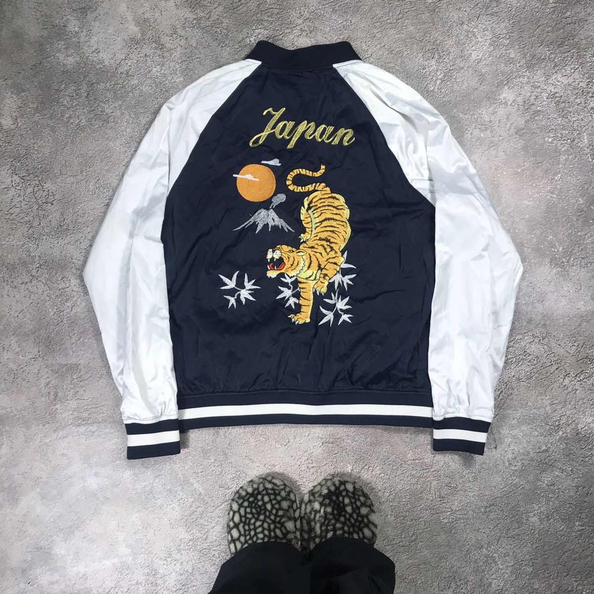 Vintage Vintage Y2K Japan Tiger Bomber Jacket Streetwear Bleached XL Size US XL / EU 56 / 4 - 1 Thumbnail