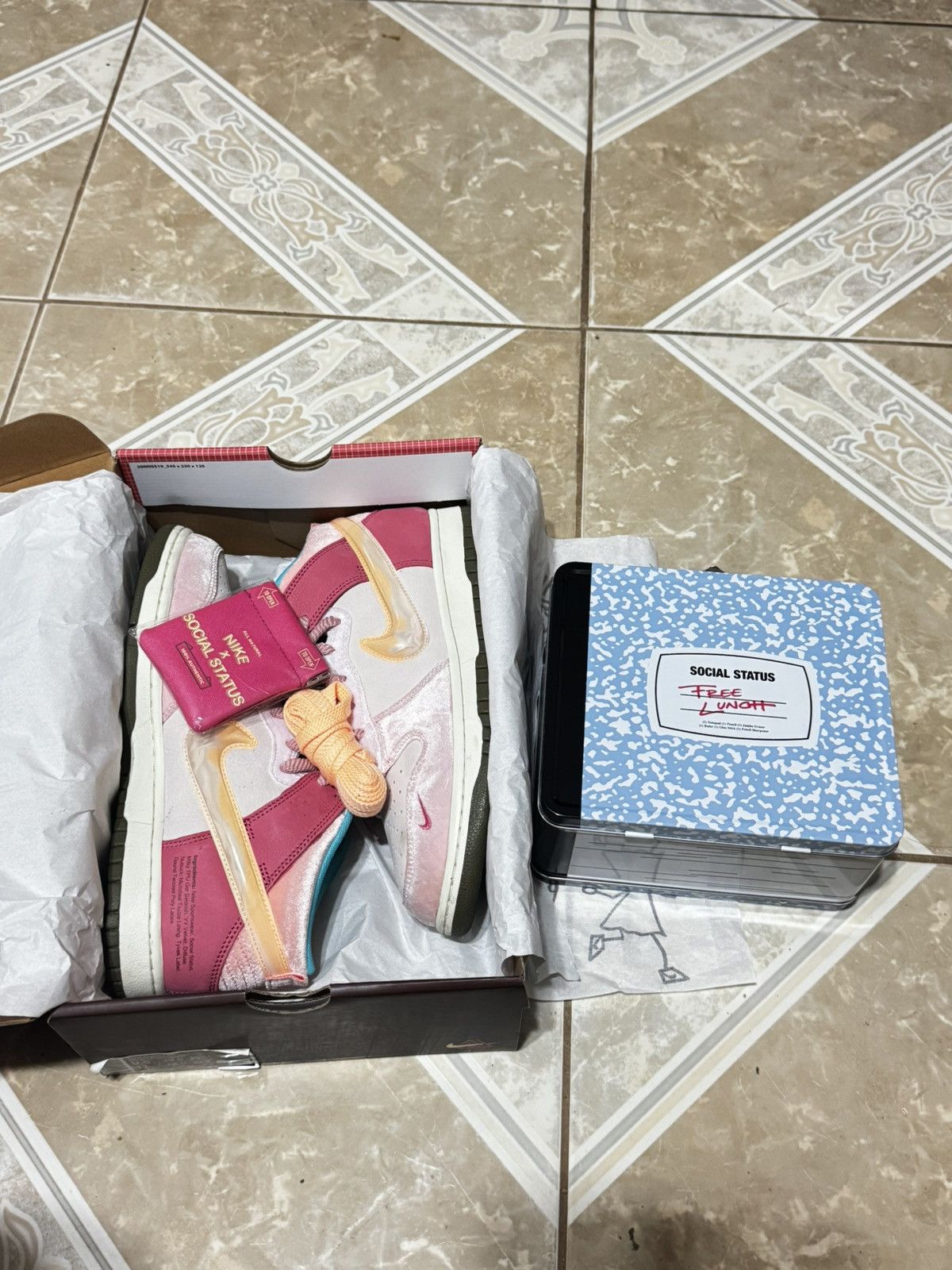 Social Status Social status strawberry milk mid dunks Size US 9.5 / EU 42-43 - 1 Thumbnail