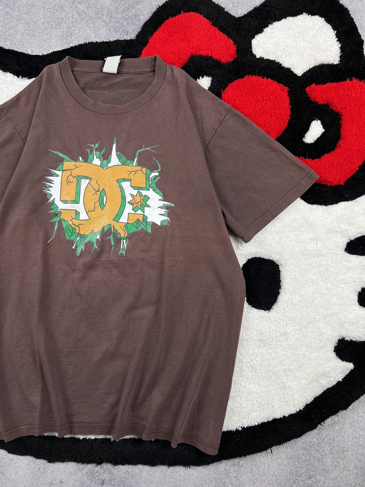 Vintage Vintage DC Skateboarding Faded Big Logo Brown Y2K Tee Shirt Size US M / EU 48-50 / 2 - 3 Thumbnail