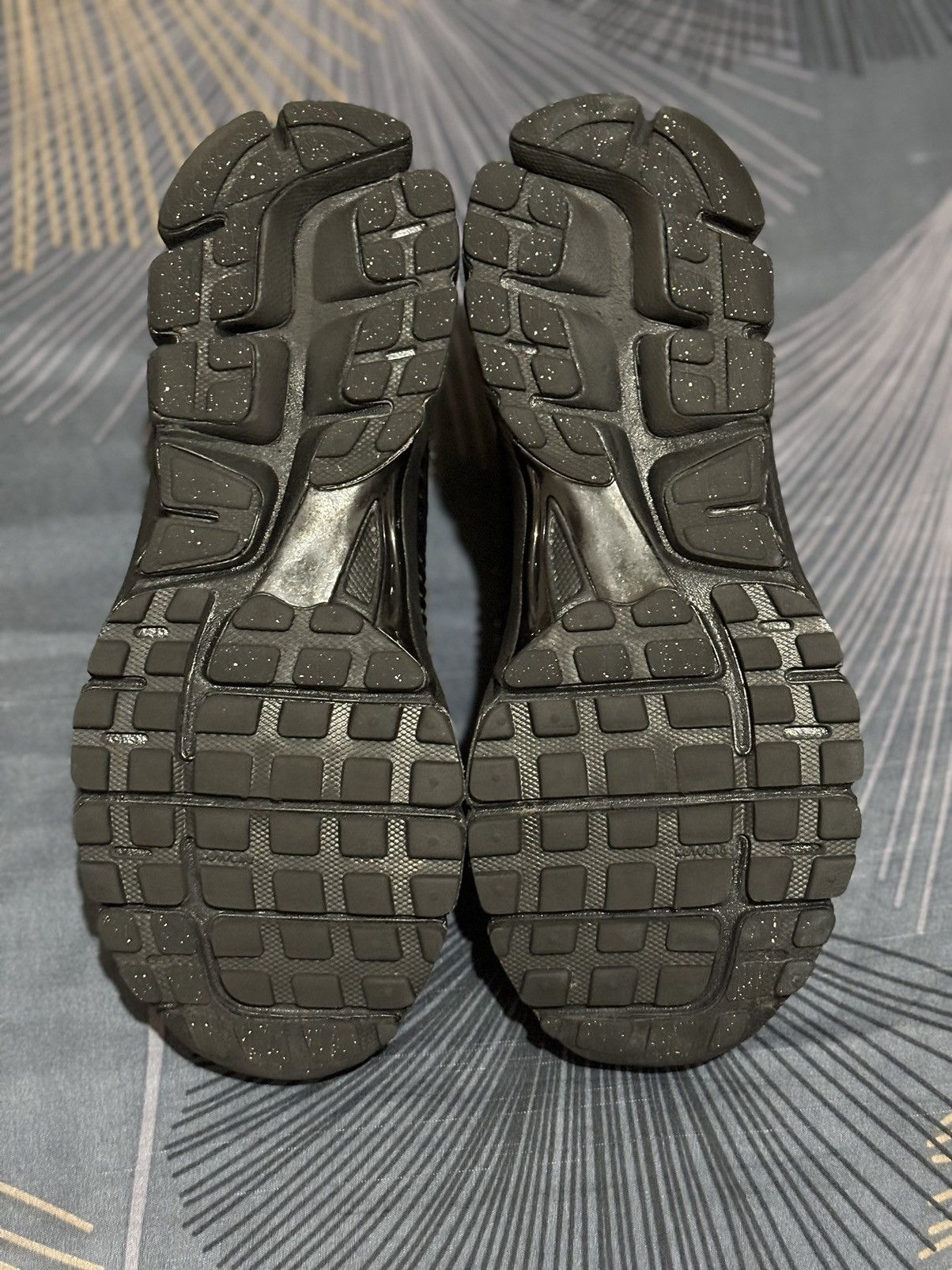 Nike NIKE ZOOM VOMERO 5 ‘TRIPLE BLACK’ Size US 7.5 / EU 40-41 - 8 Thumbnail