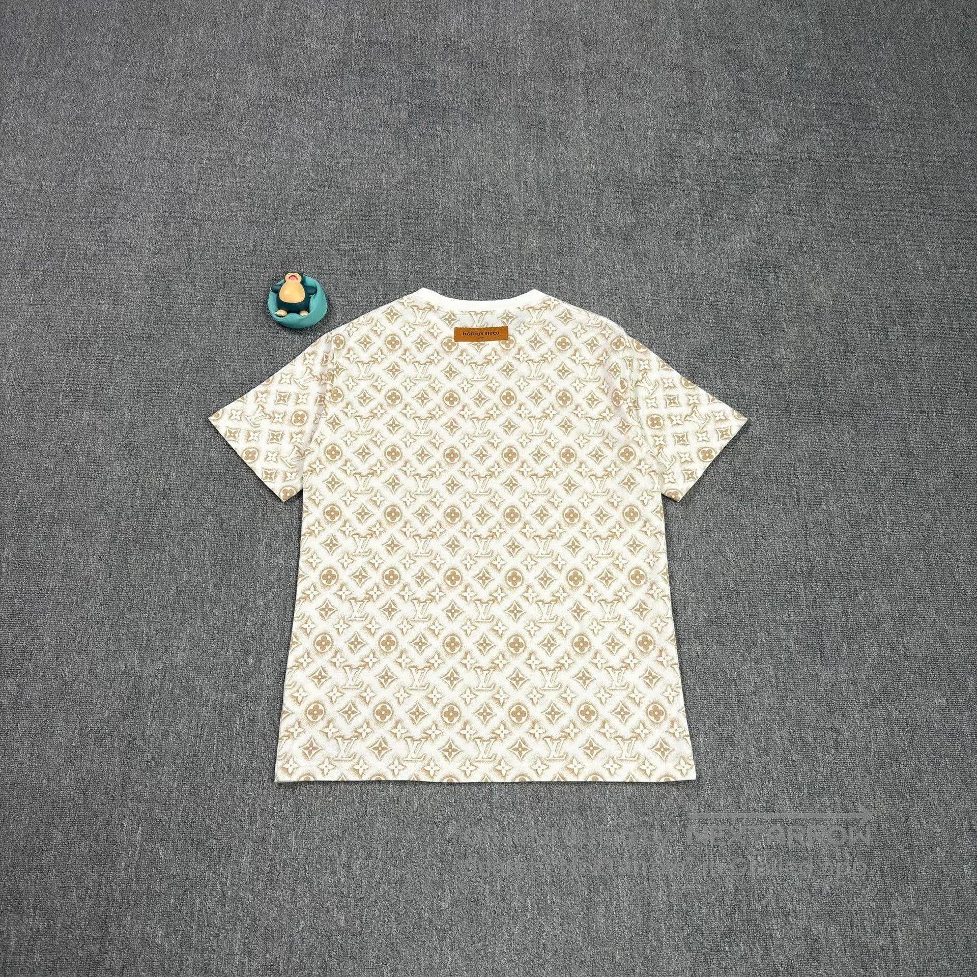 Louis Vuitton LV Beige All-Over Print Short-Sleeve. Size US XL / EU 56 / 4 - 2 Thumbnail