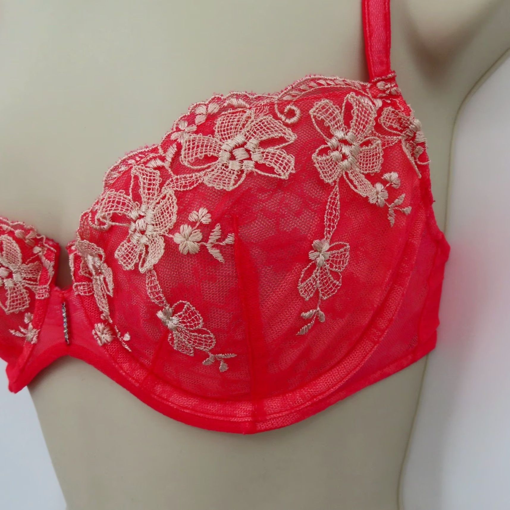 Victoria's Secret **Victoria's Secret 32D Push Up Bra Pink Flower Underwire** User: Victoria's Secret 32D Push Up Bra Pink Flower Underwire Size ONE SIZE - 4 Thumbnail