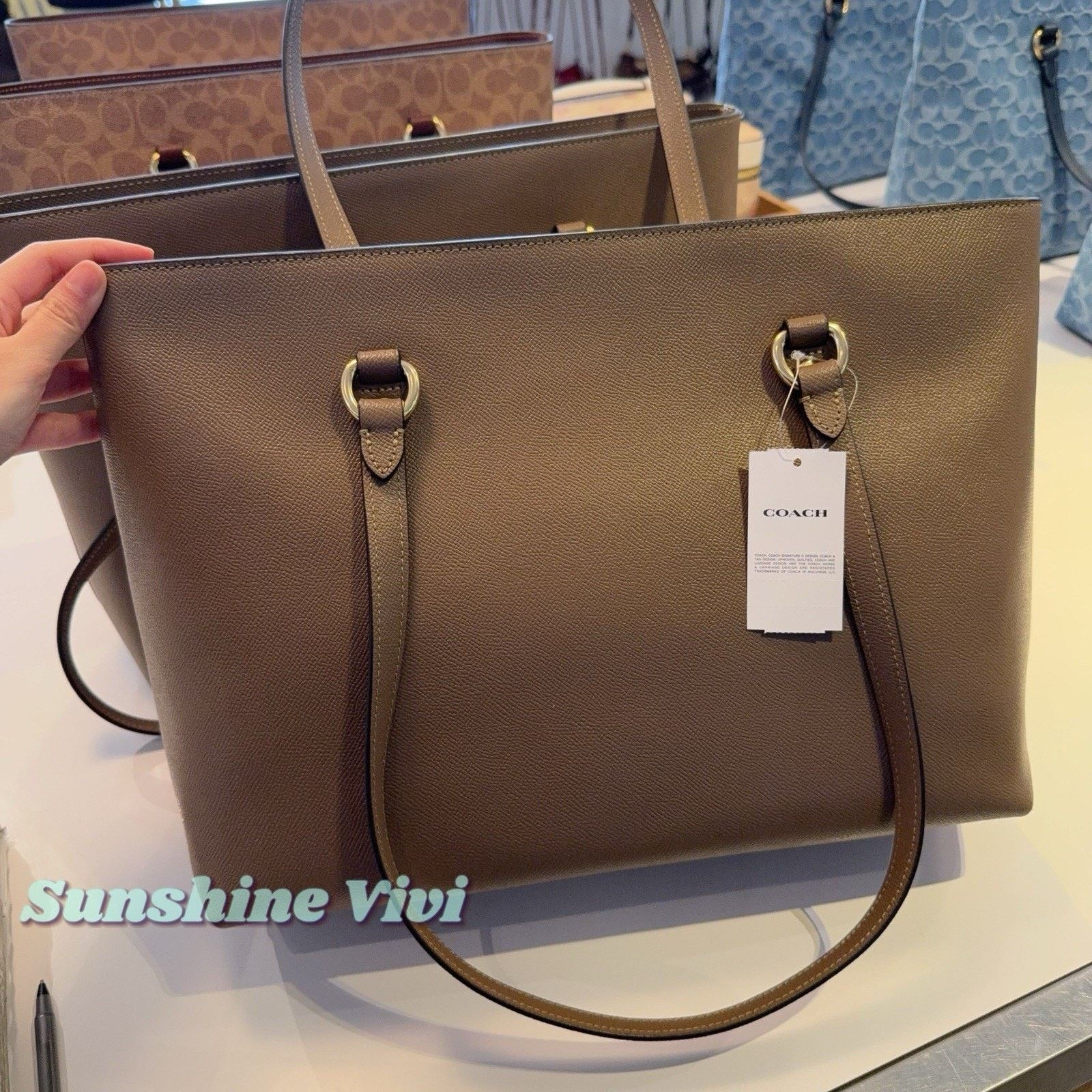 Coach NWT Bundle COACH CCD71 Station Tote Bag & CAX72 Bow Charm Size ONE SIZE - 8 Thumbnail