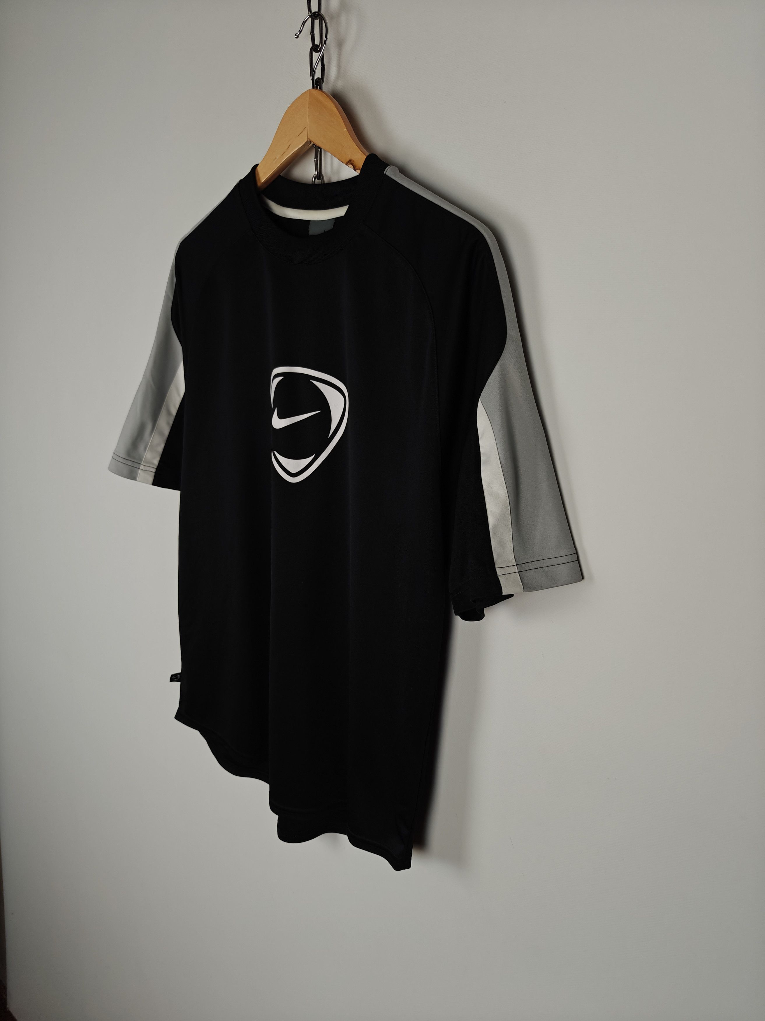 Nike Nike VTG T-Shirt Center Swoosh Logo Black size S Size US S / EU 44-46 / 1 - 7 Thumbnail