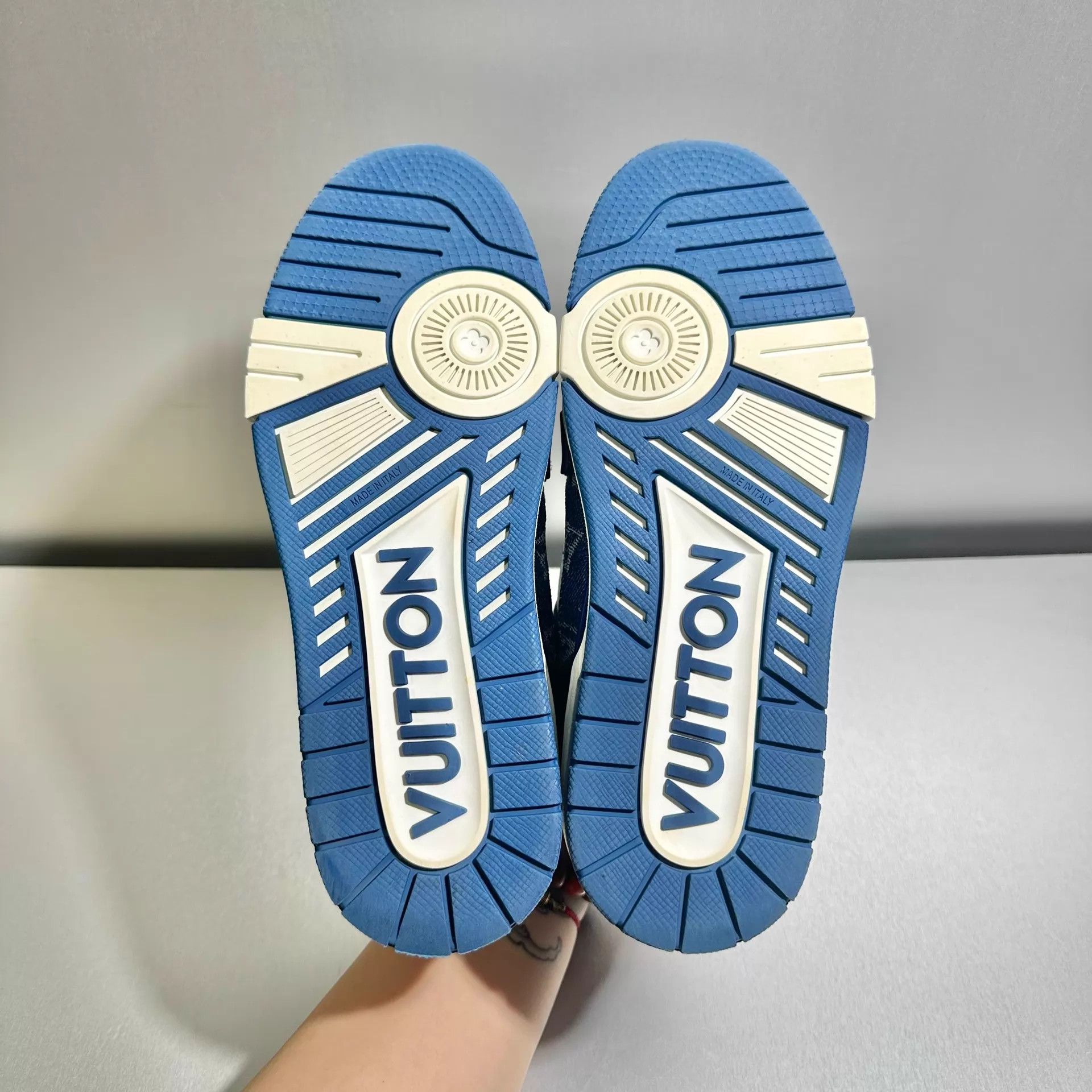 Louis Vuitton Louis Vuitton Trainer White Blue Denim 4/38 Worn once Size US 7.5 / IT 37.5 - 7 Thumbnail