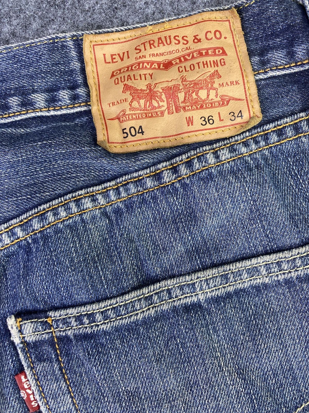 Vintage Levis 504 Blue Wash Jeans - J920