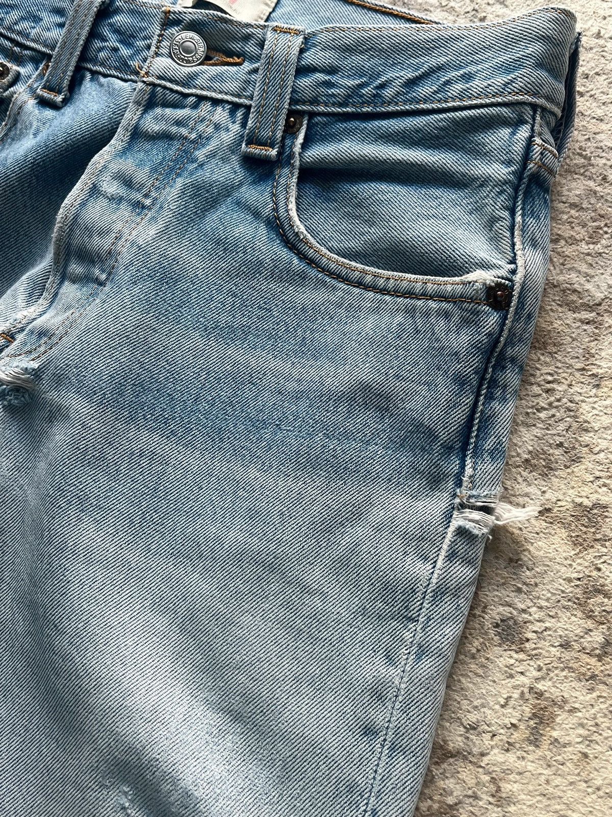Levi's Levi's 501 Distressed Sz W 28 L 30 2008 Y2K Light Blue Size 28" / US 6 / IT 42 - 2 Thumbnail